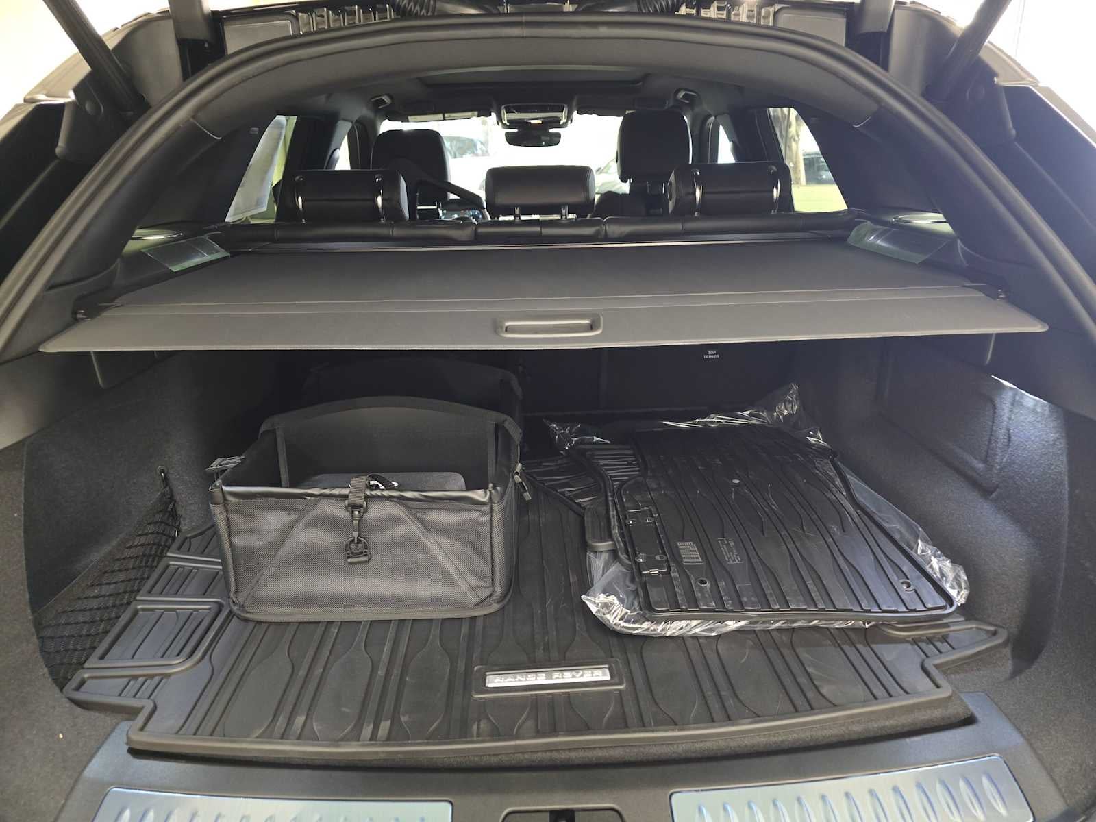2026 Land Rover Range Rover Velar Dynamic SE