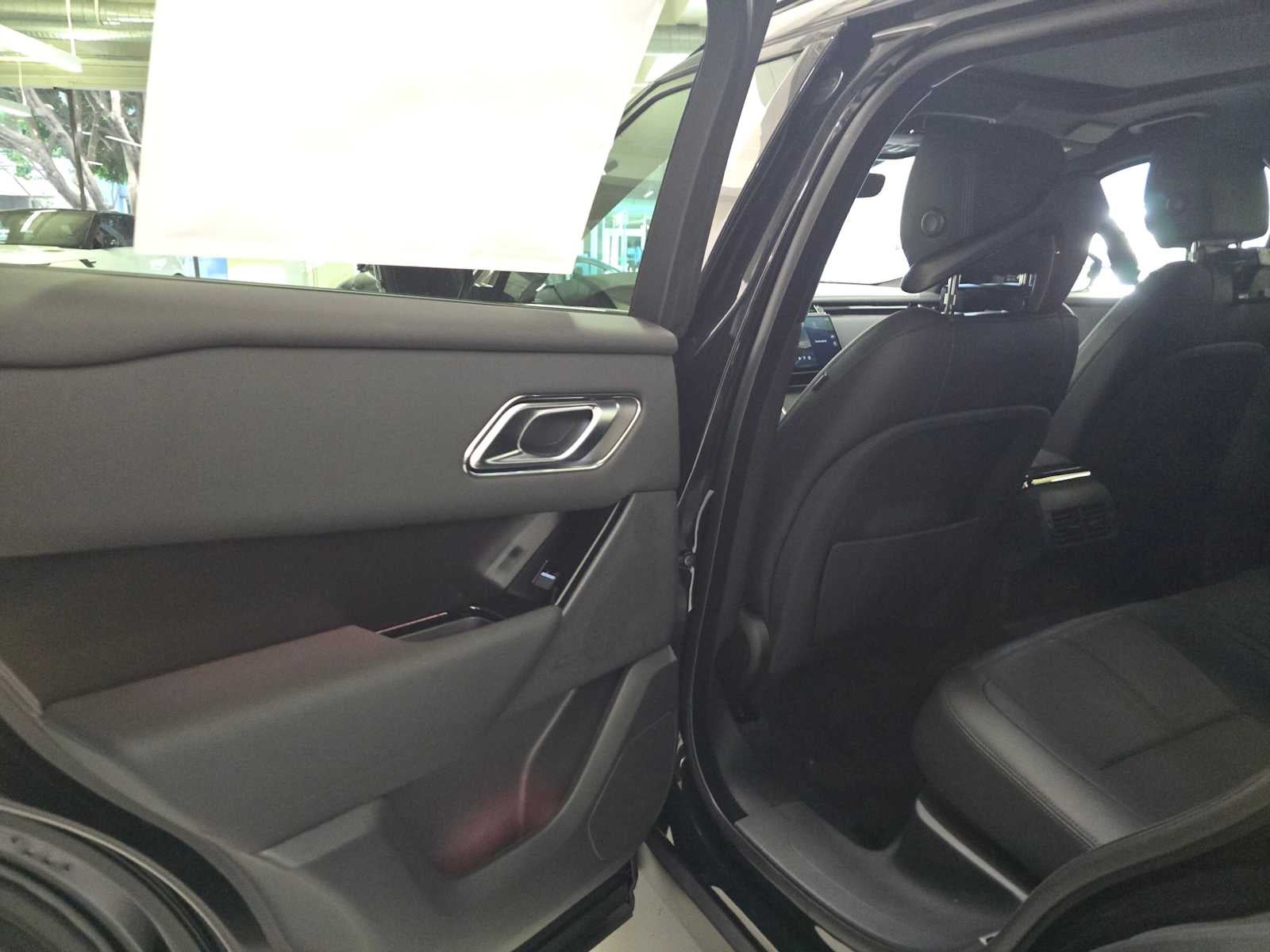 2026 Land Rover Range Rover Velar Dynamic SE