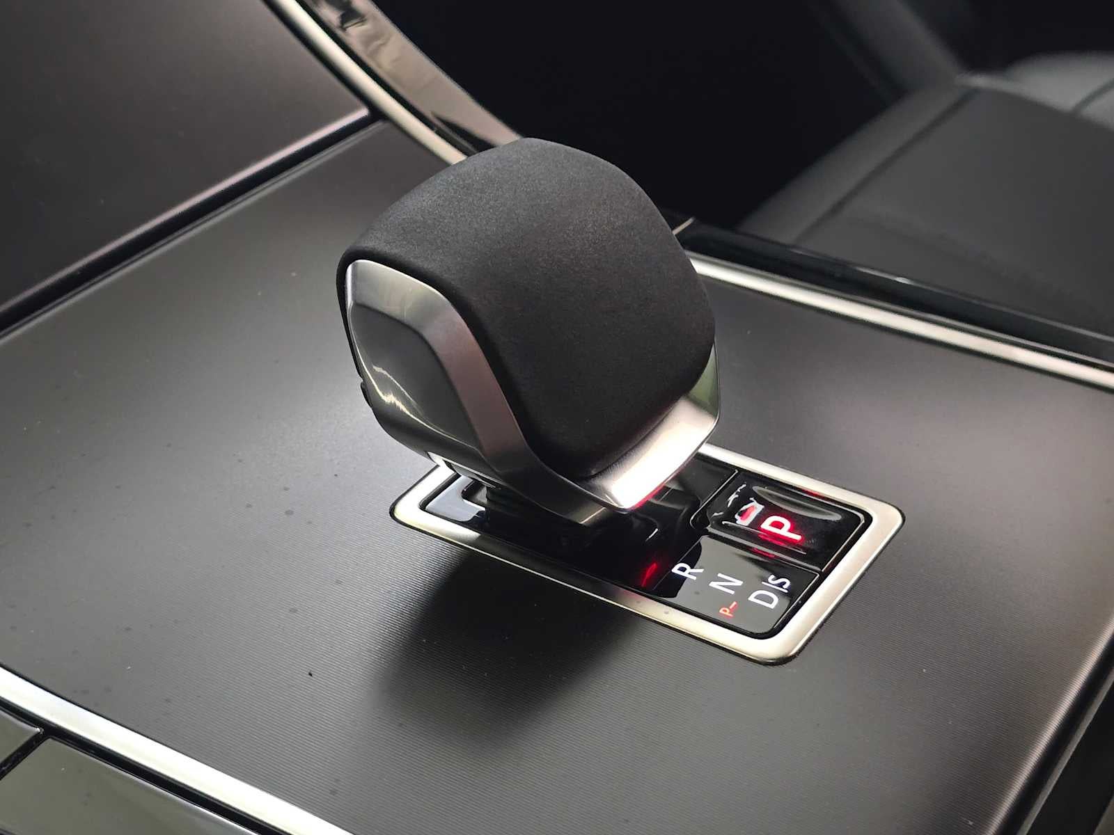 2026 Land Rover Range Rover Velar Dynamic SE