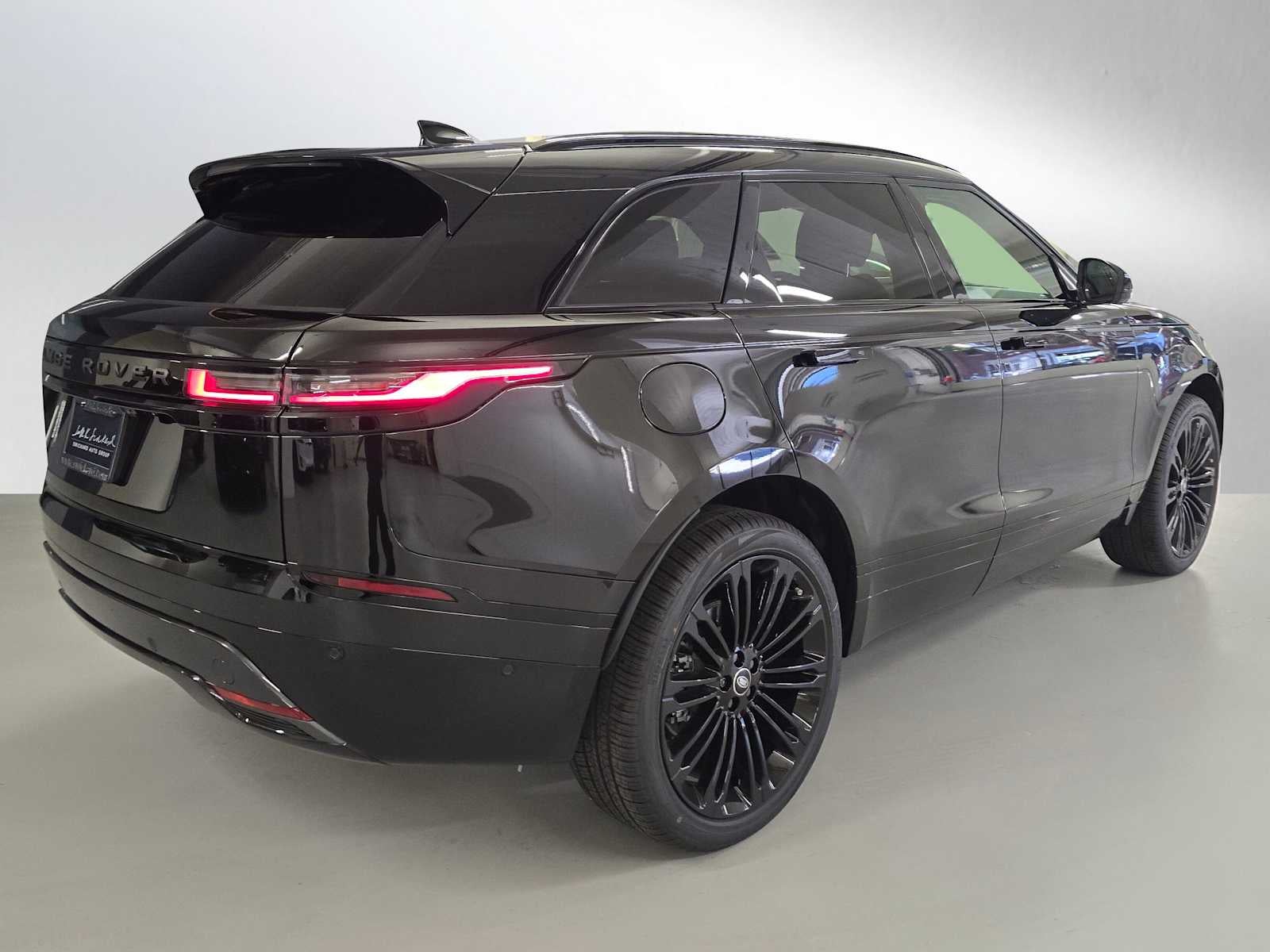 2026 Land Rover Range Rover Velar Dynamic SE