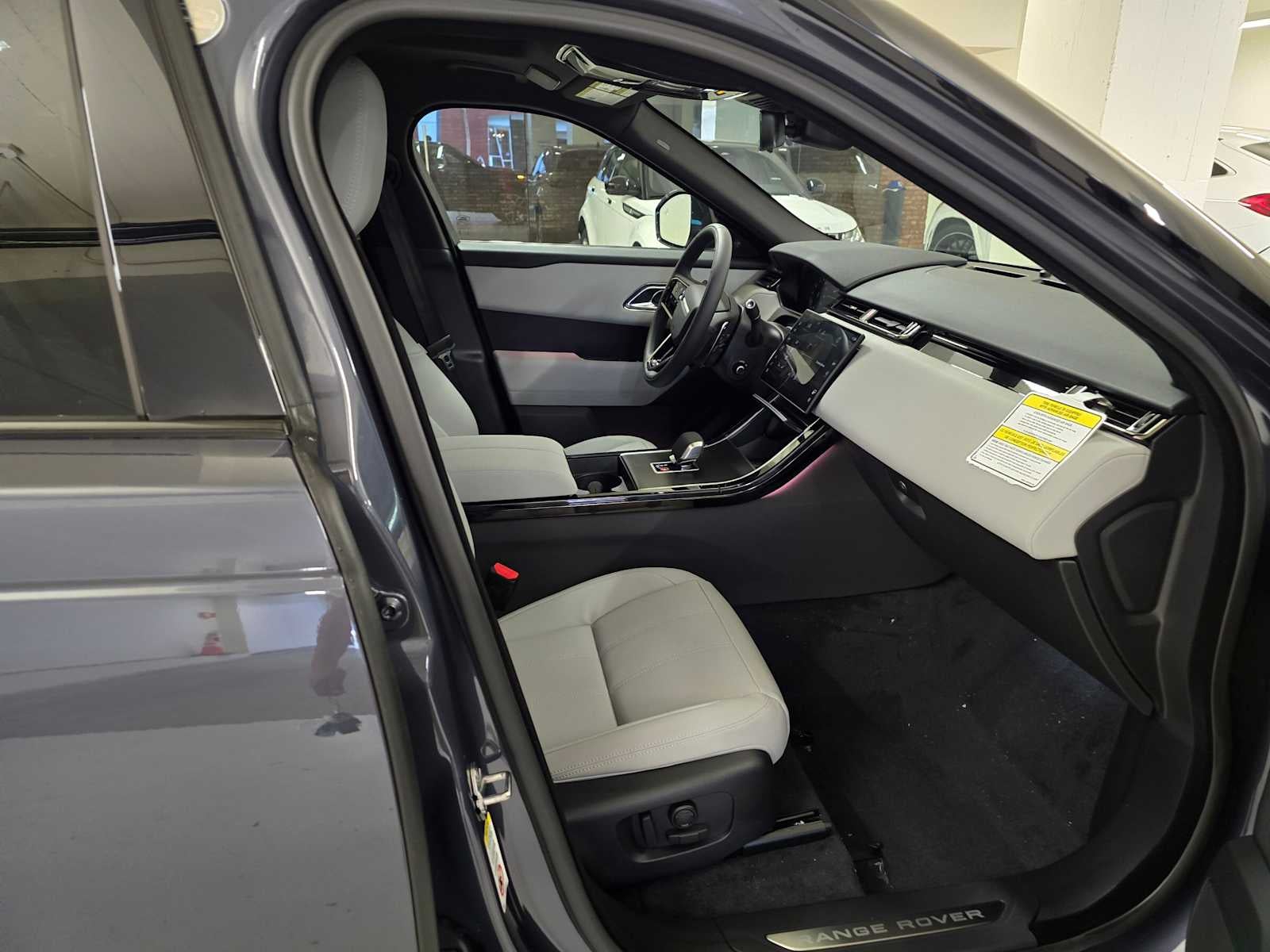 2026 Land Rover Range Rover Velar Dynamic SE