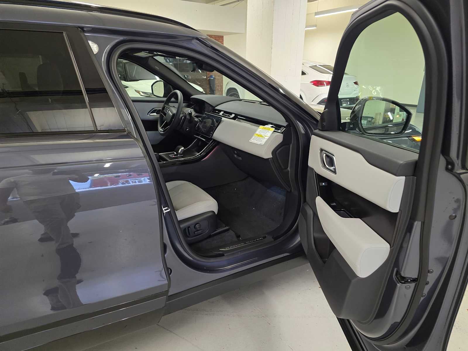 2026 Land Rover Range Rover Velar Dynamic SE