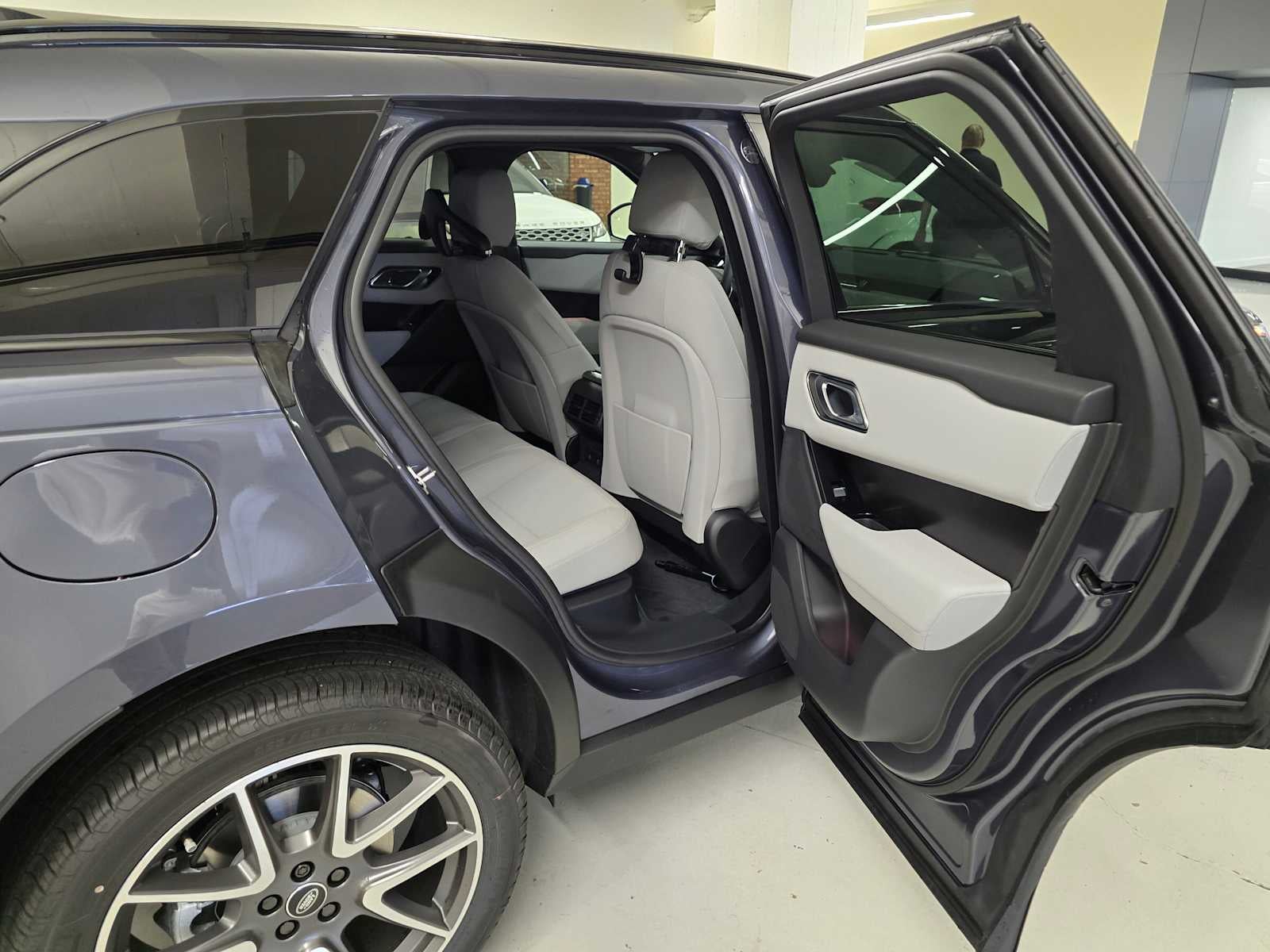 2026 Land Rover Range Rover Velar Dynamic SE