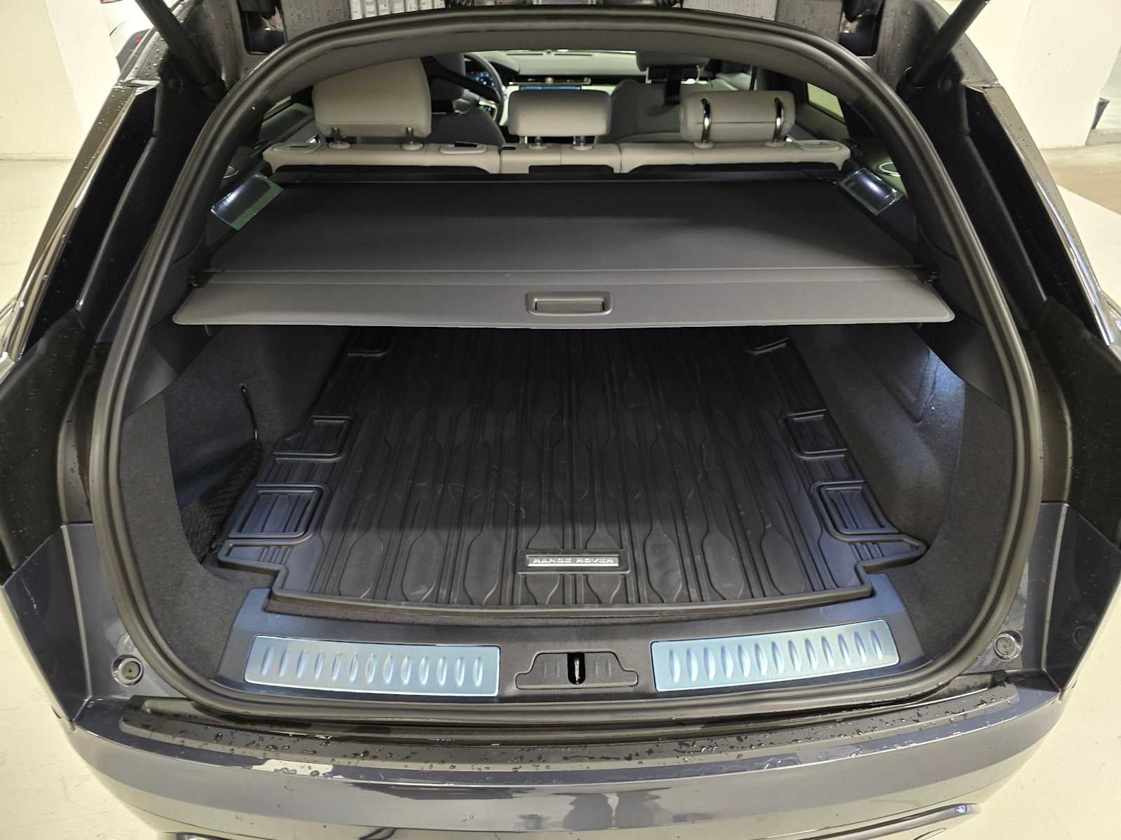 2026 Land Rover Range Rover Velar Dynamic SE