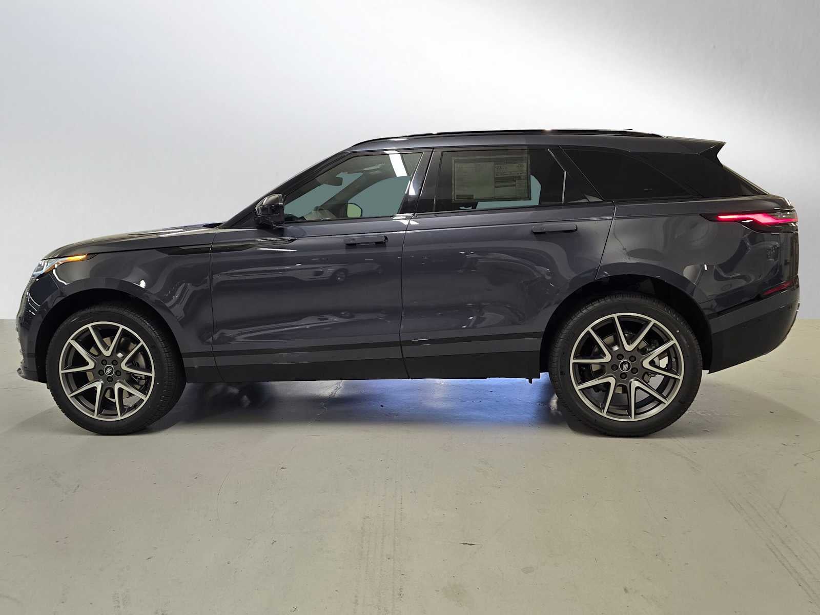 2026 Land Rover Range Rover Velar Dynamic SE