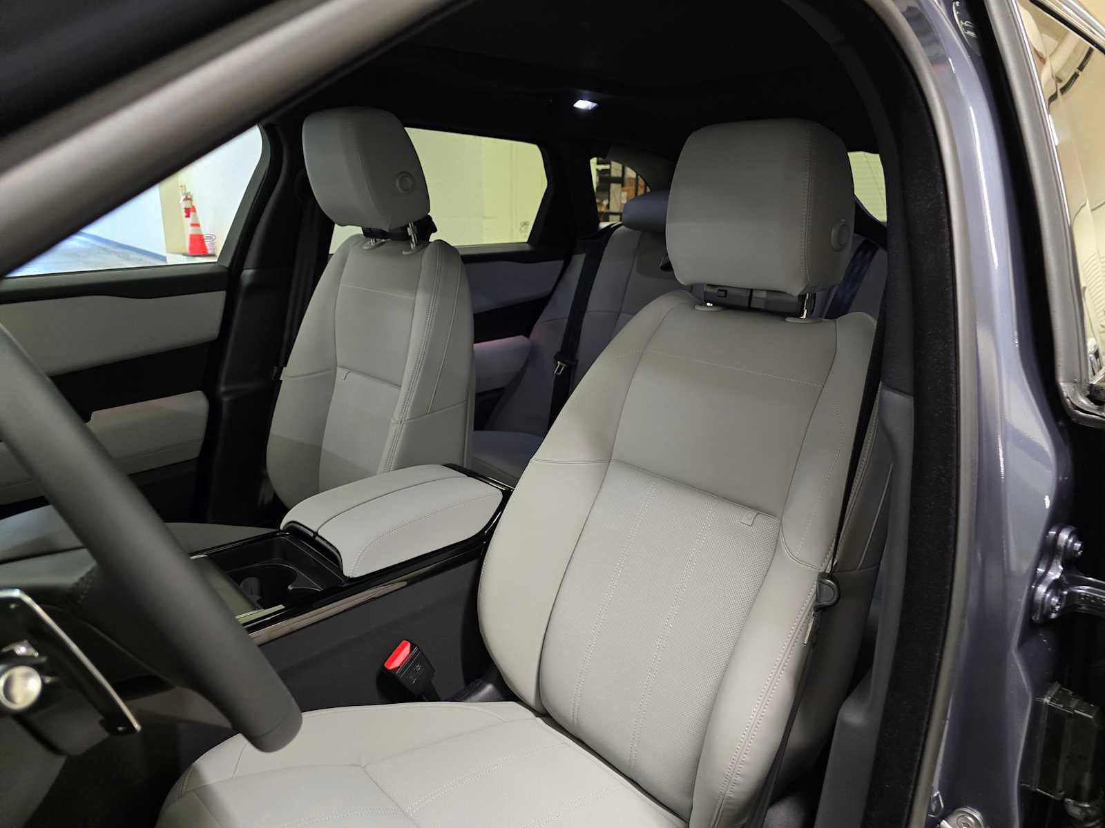 2026 Land Rover Range Rover Velar Dynamic SE