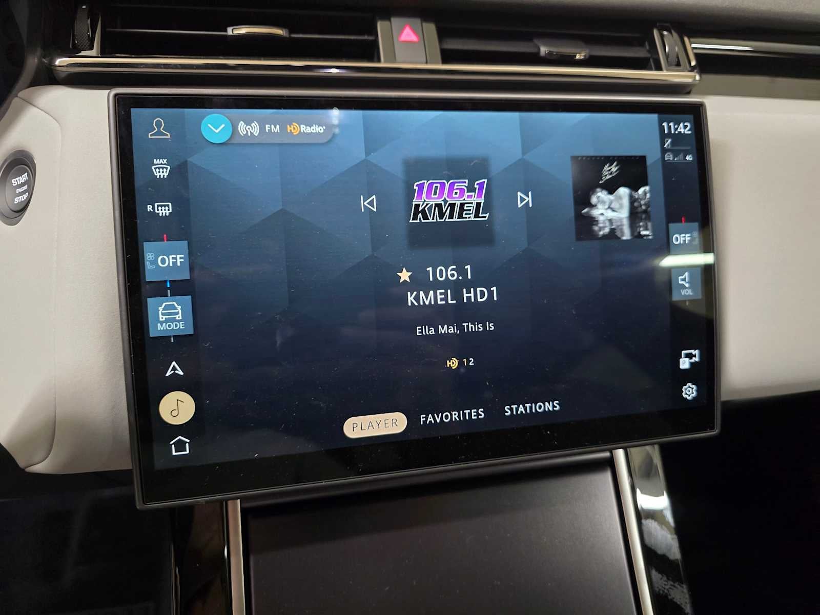 2026 Land Rover Range Rover Velar Dynamic SE