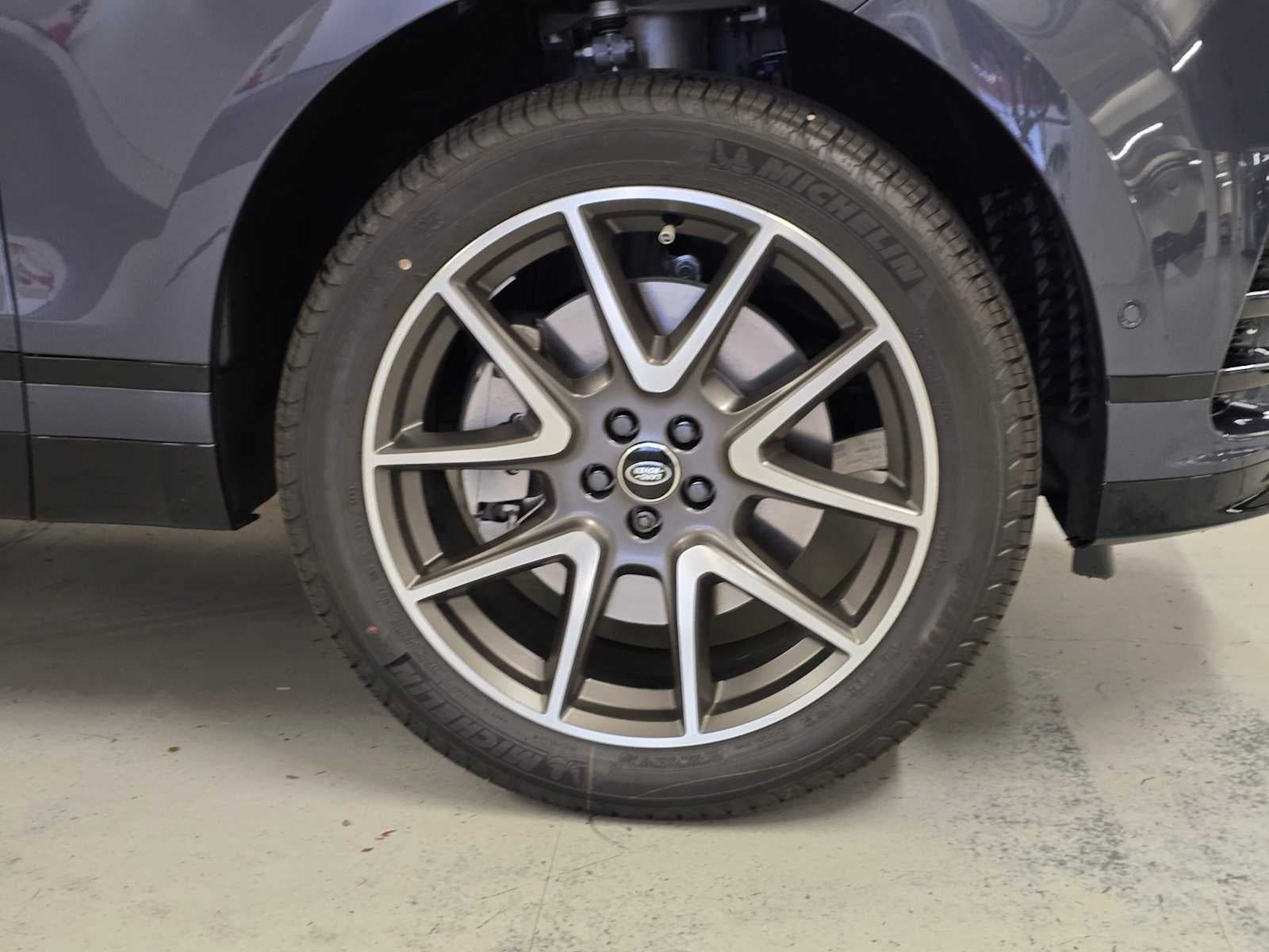 2026 Land Rover Range Rover Velar Dynamic SE