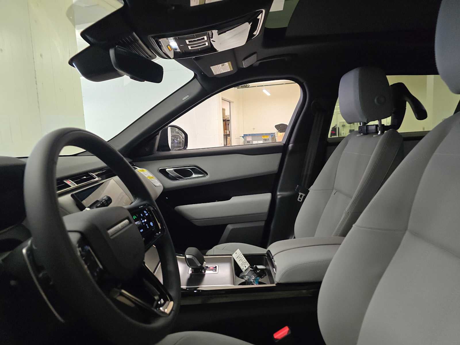 2026 Land Rover Range Rover Velar Dynamic SE