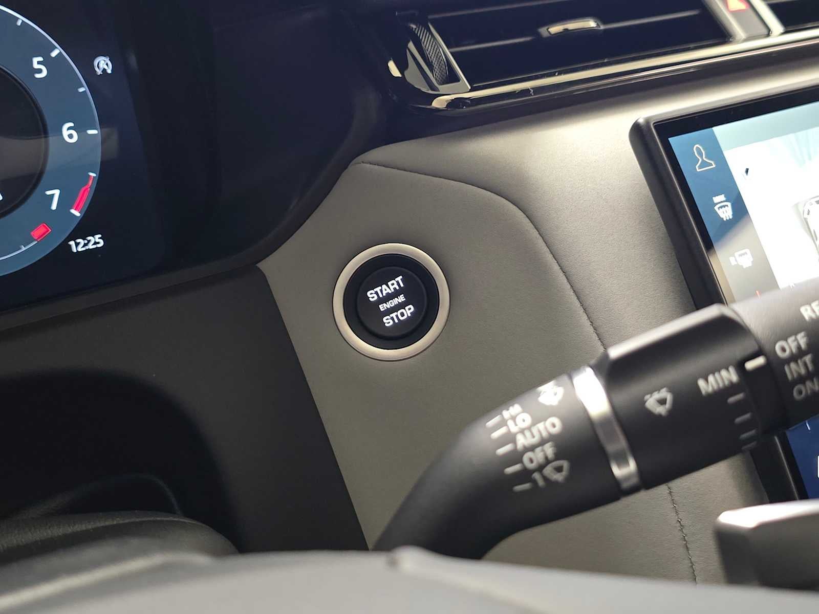2026 Land Rover Range Rover Velar Dynamic SE
