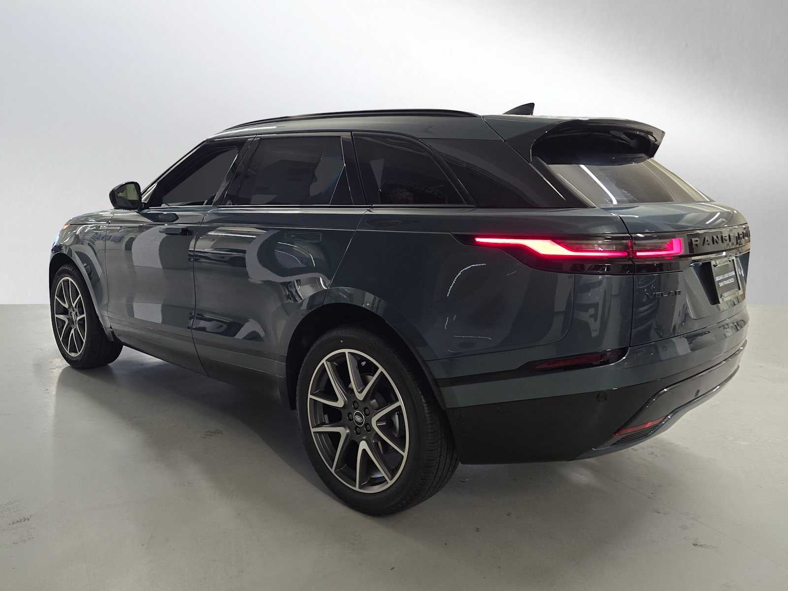 2026 Land Rover Range Rover Velar Dynamic SE