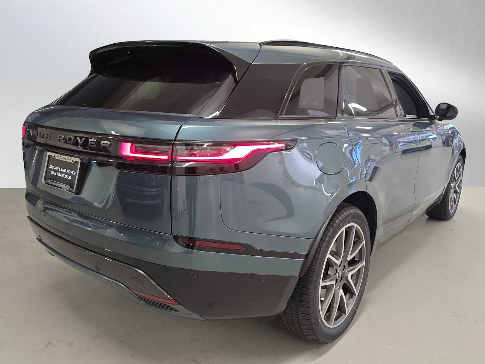 2026 Land Rover Range Rover Velar Dynamic SE
