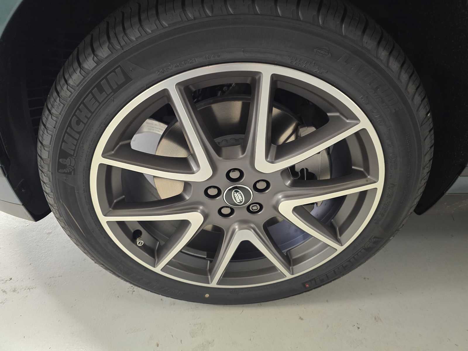 2026 Land Rover Range Rover Velar Dynamic SE