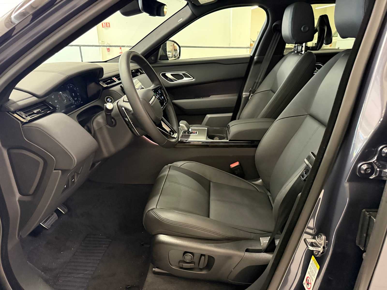 2026 Land Rover Range Rover Velar Dynamic SE