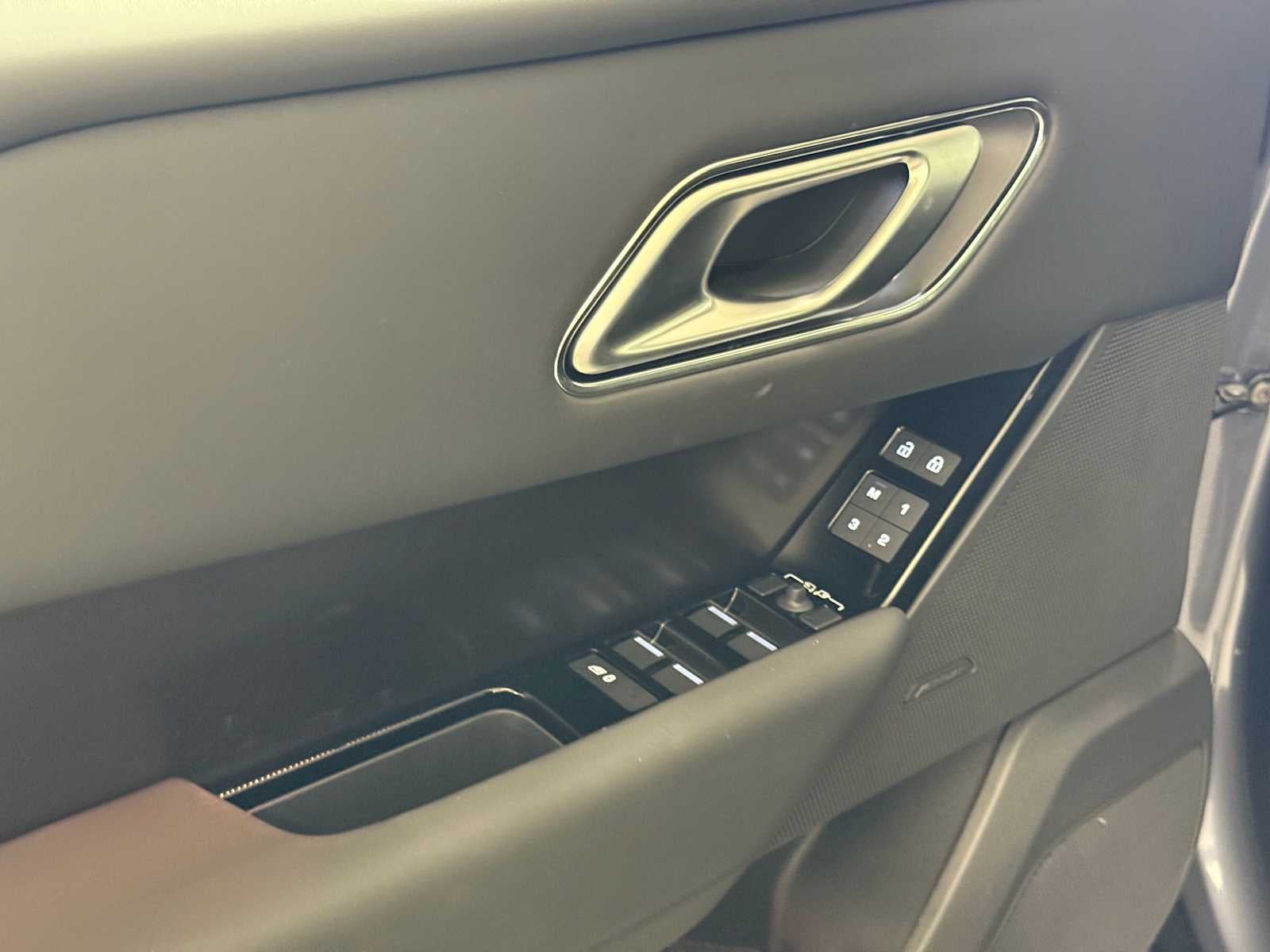 2026 Land Rover Range Rover Velar Dynamic SE