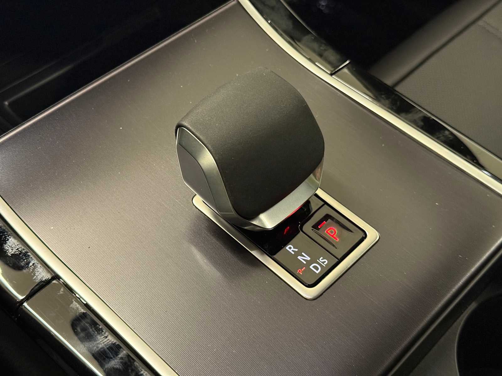 2026 Land Rover Range Rover Velar Dynamic SE