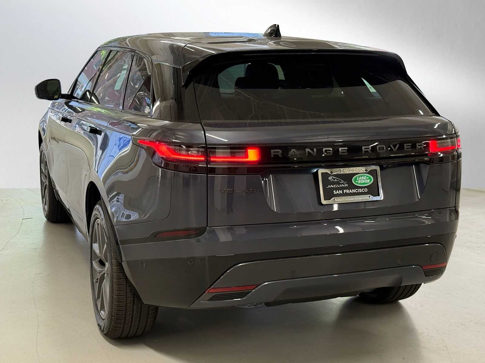 2026 Land Rover Range Rover Velar Dynamic SE