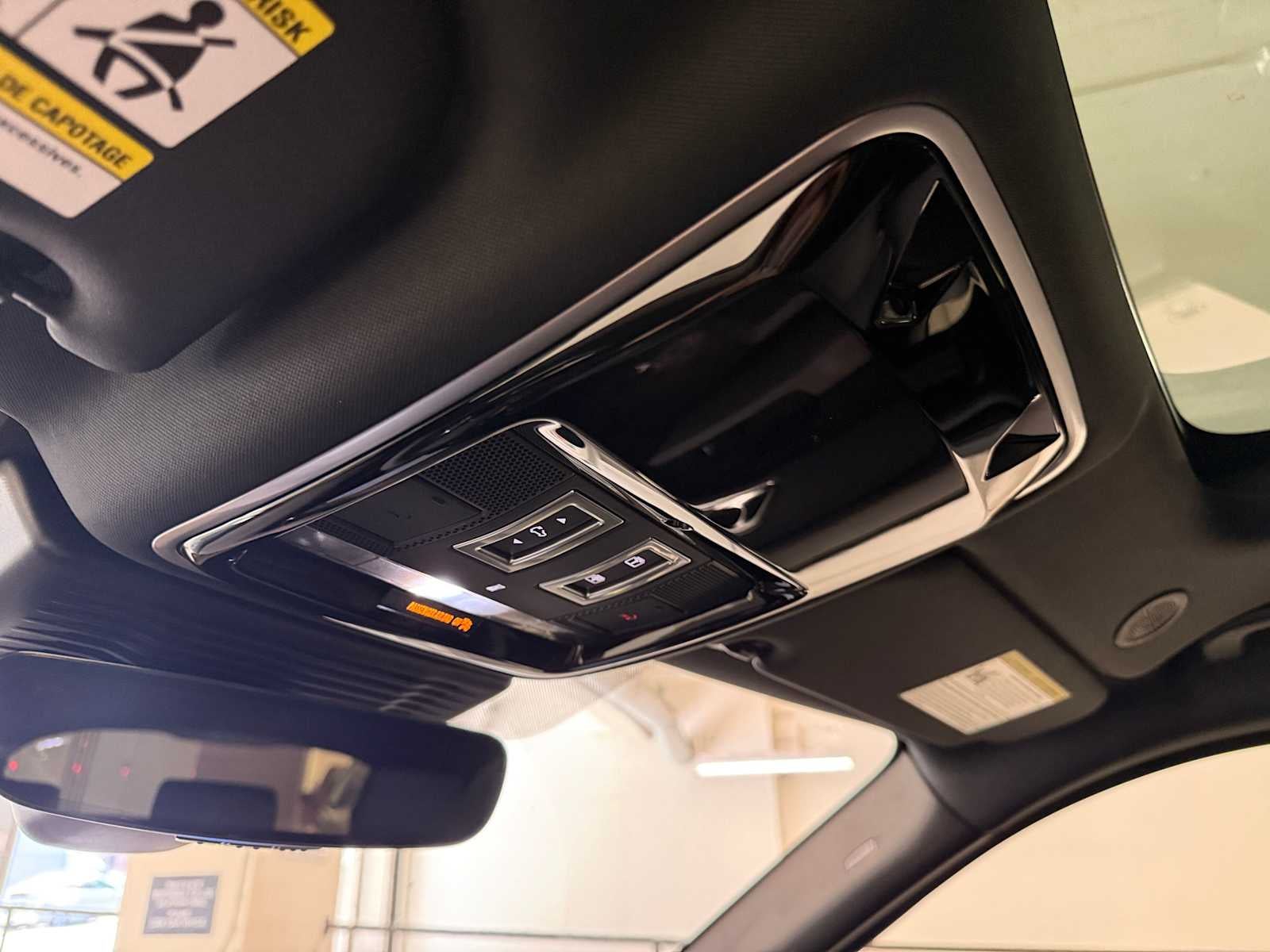 2026 Land Rover Range Rover Velar Dynamic SE