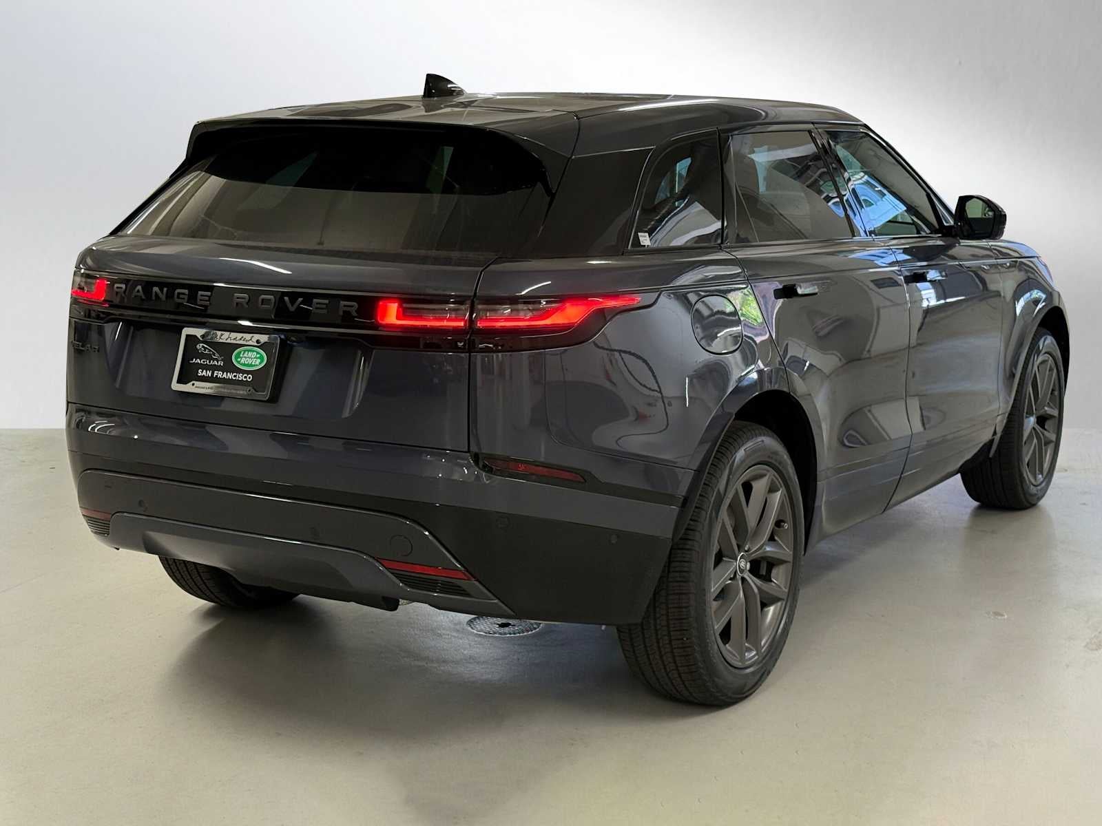 2026 Land Rover Range Rover Velar Dynamic SE