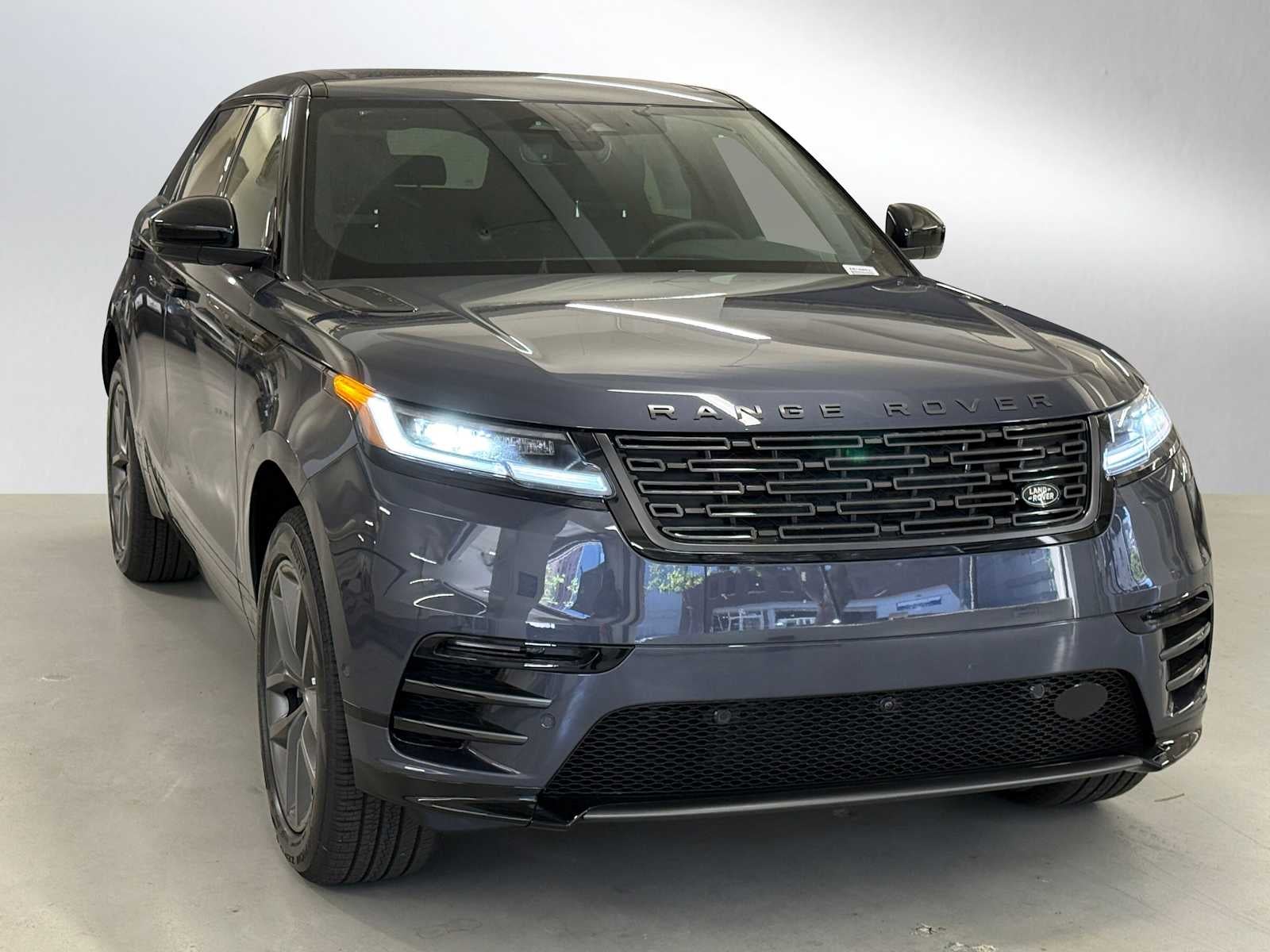 2026 Land Rover Range Rover Velar Dynamic SE