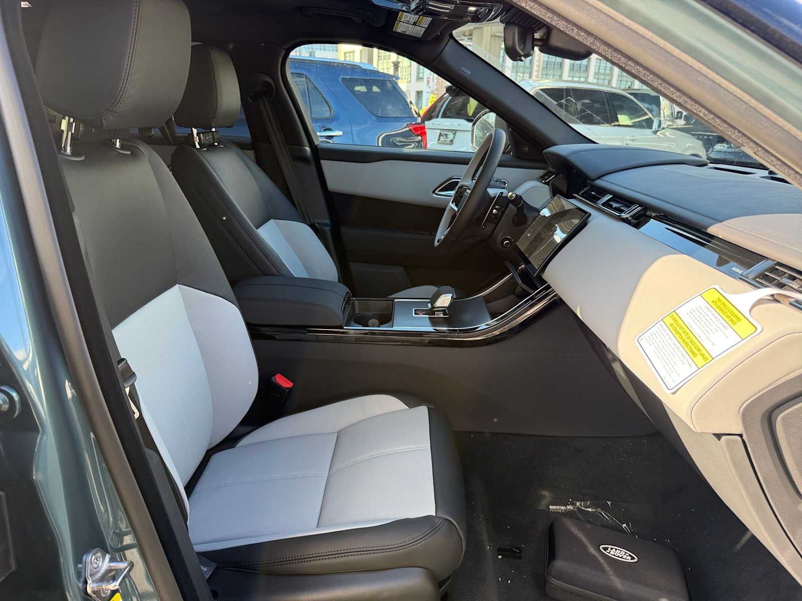 2026 Land Rover Range Rover Velar Dynamic SE