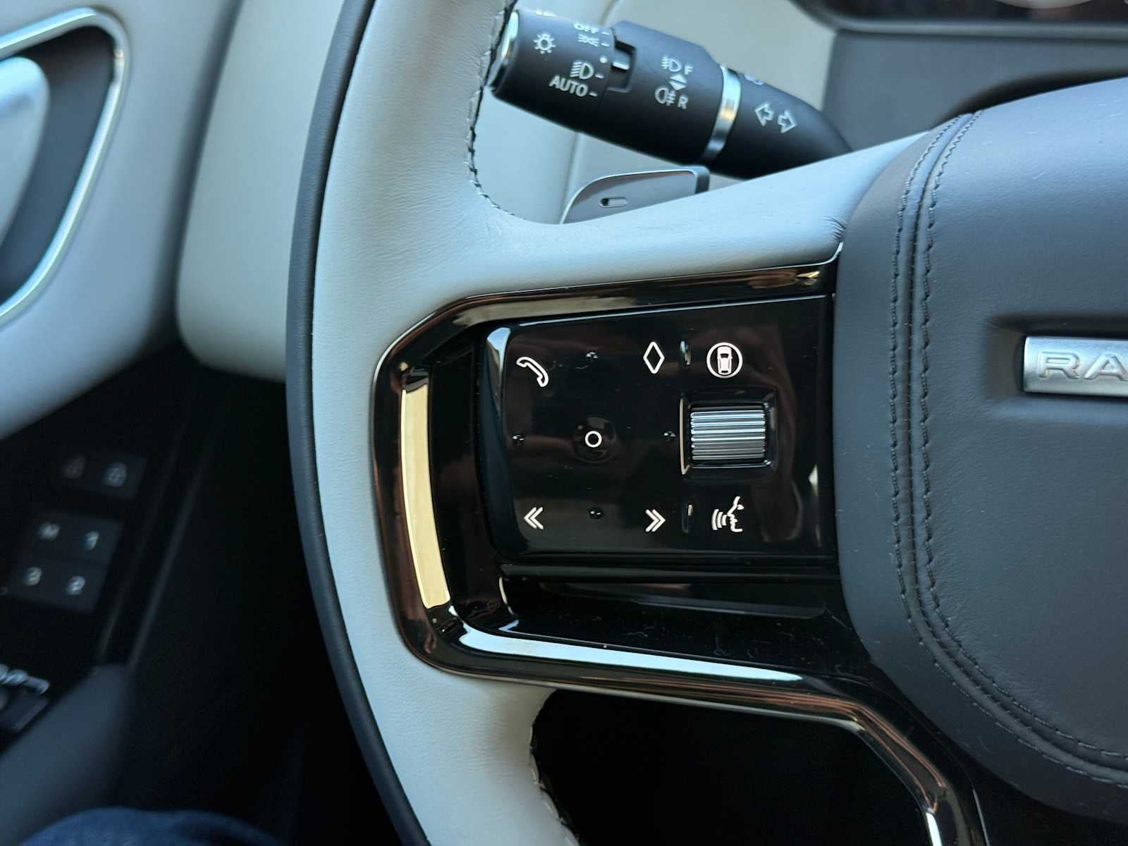 2026 Land Rover Range Rover Velar Dynamic SE