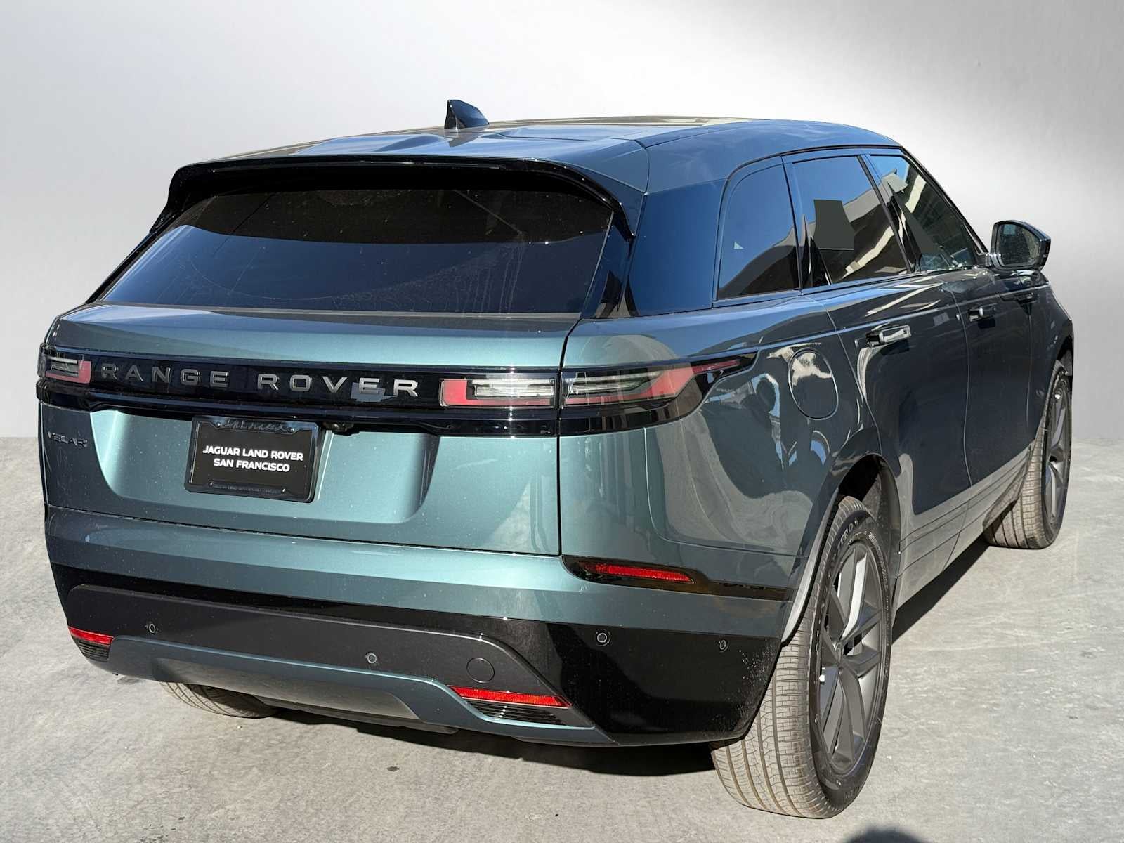 2026 Land Rover Range Rover Velar Dynamic SE