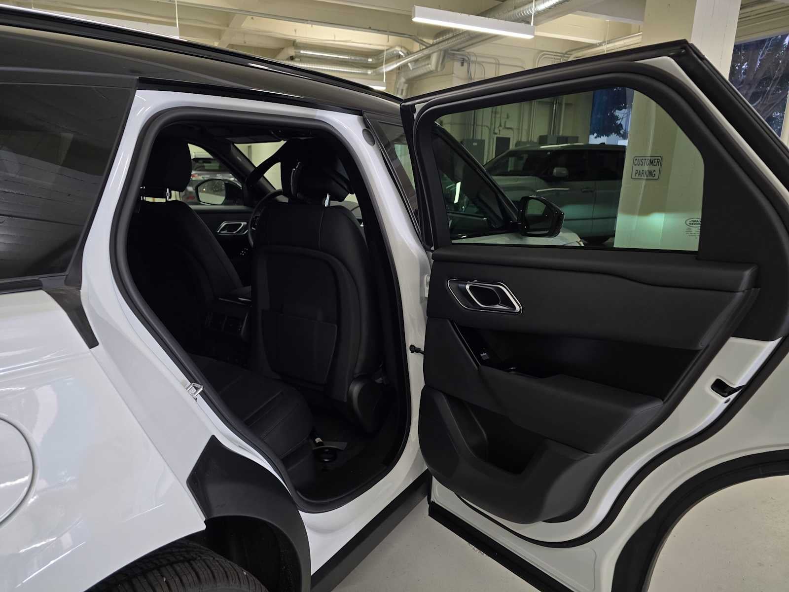 2026 Land Rover Range Rover Velar Dynamic SE