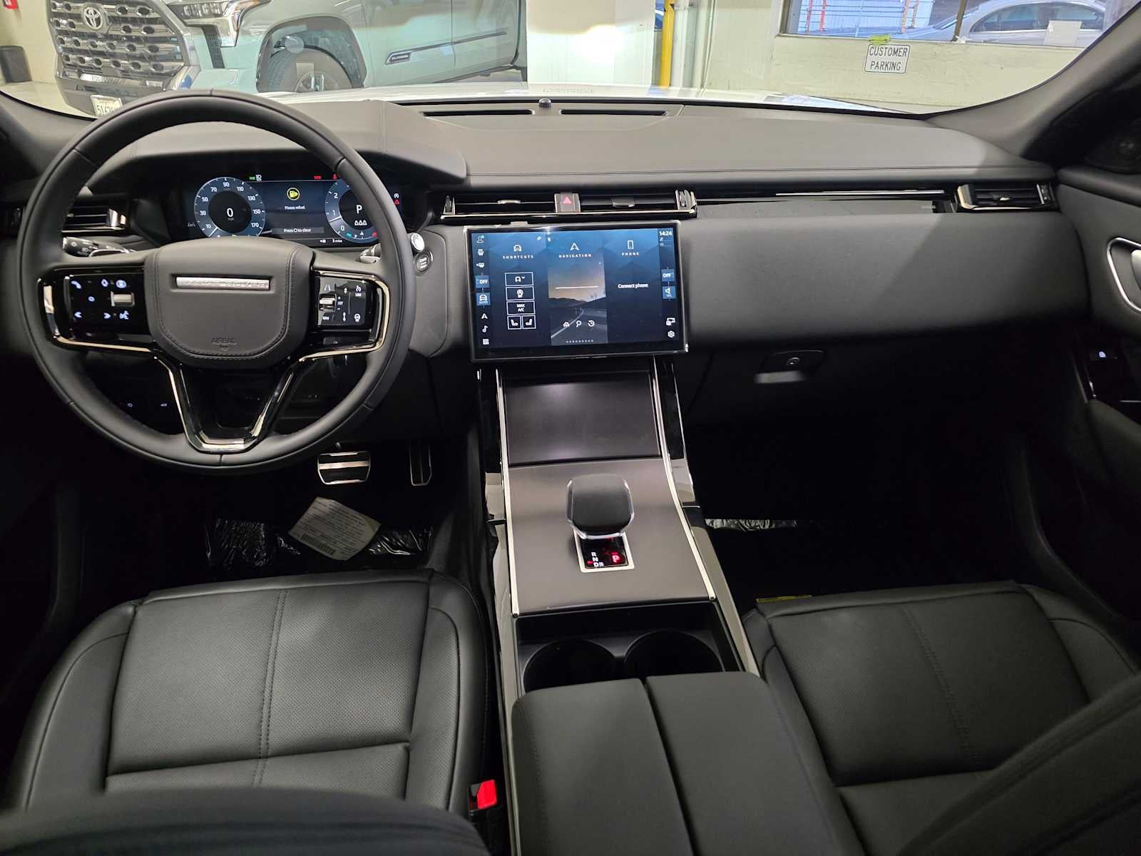 2026 Land Rover Range Rover Velar Dynamic SE