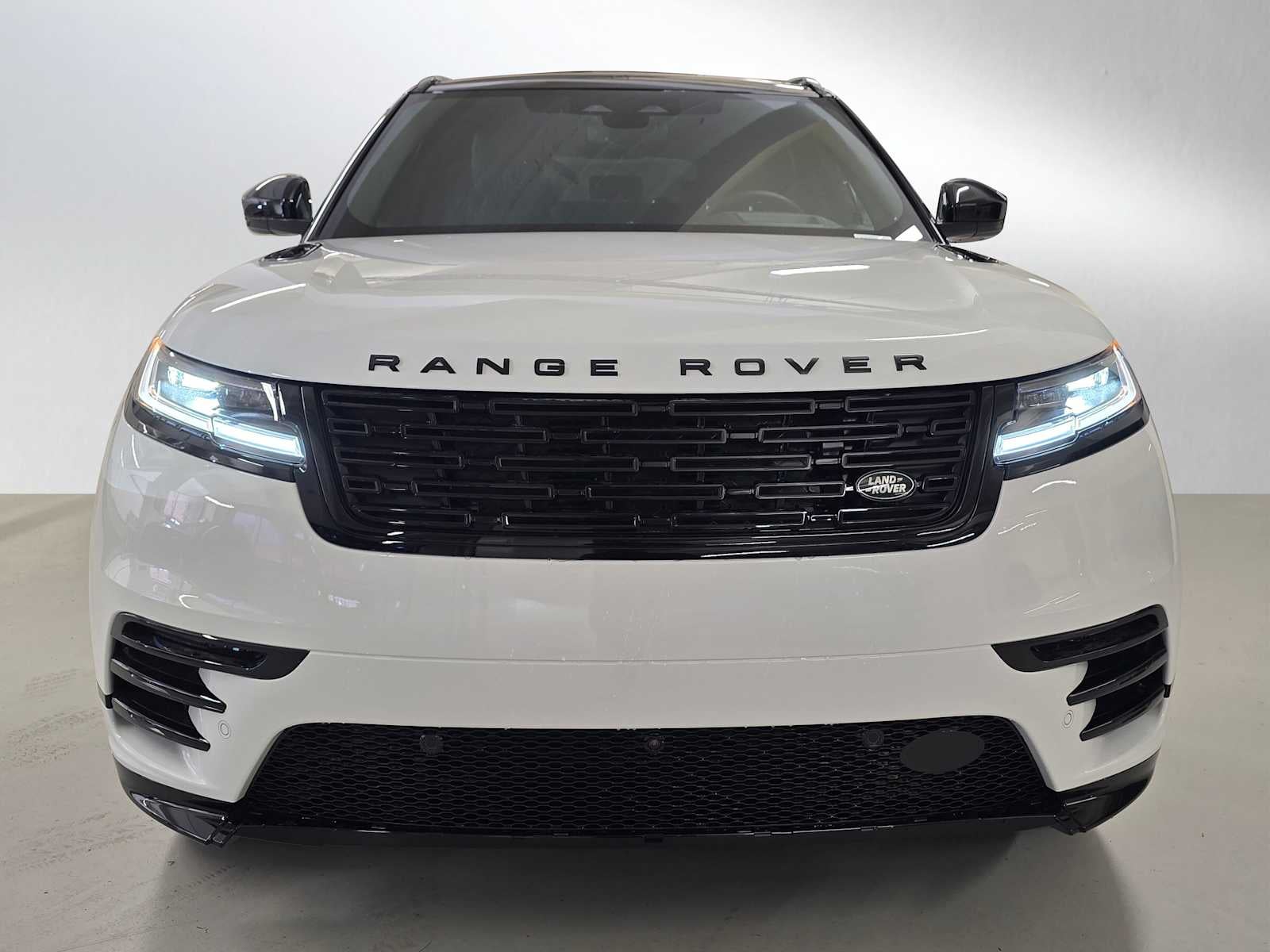 2026 Land Rover Range Rover Velar Dynamic SE