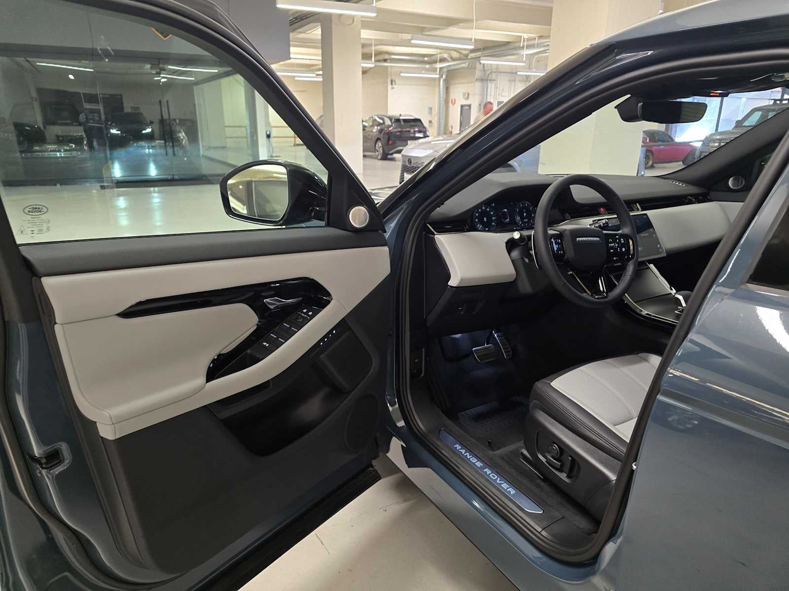 2026 Land Rover Range Rover Evoque Dynamic SE