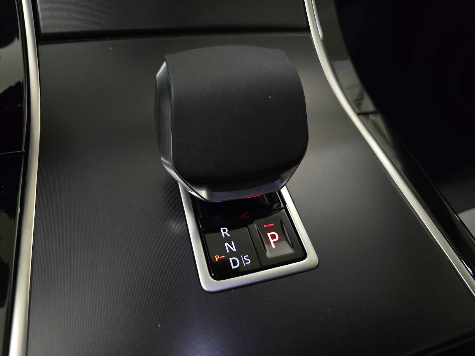 2026 Land Rover Range Rover Evoque Dynamic SE