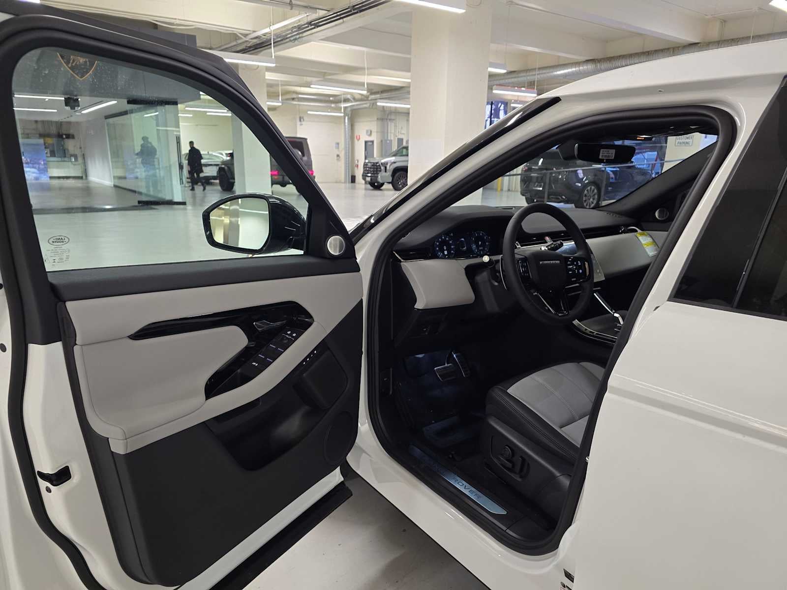 2026 Land Rover Range Rover Evoque Dynamic SE