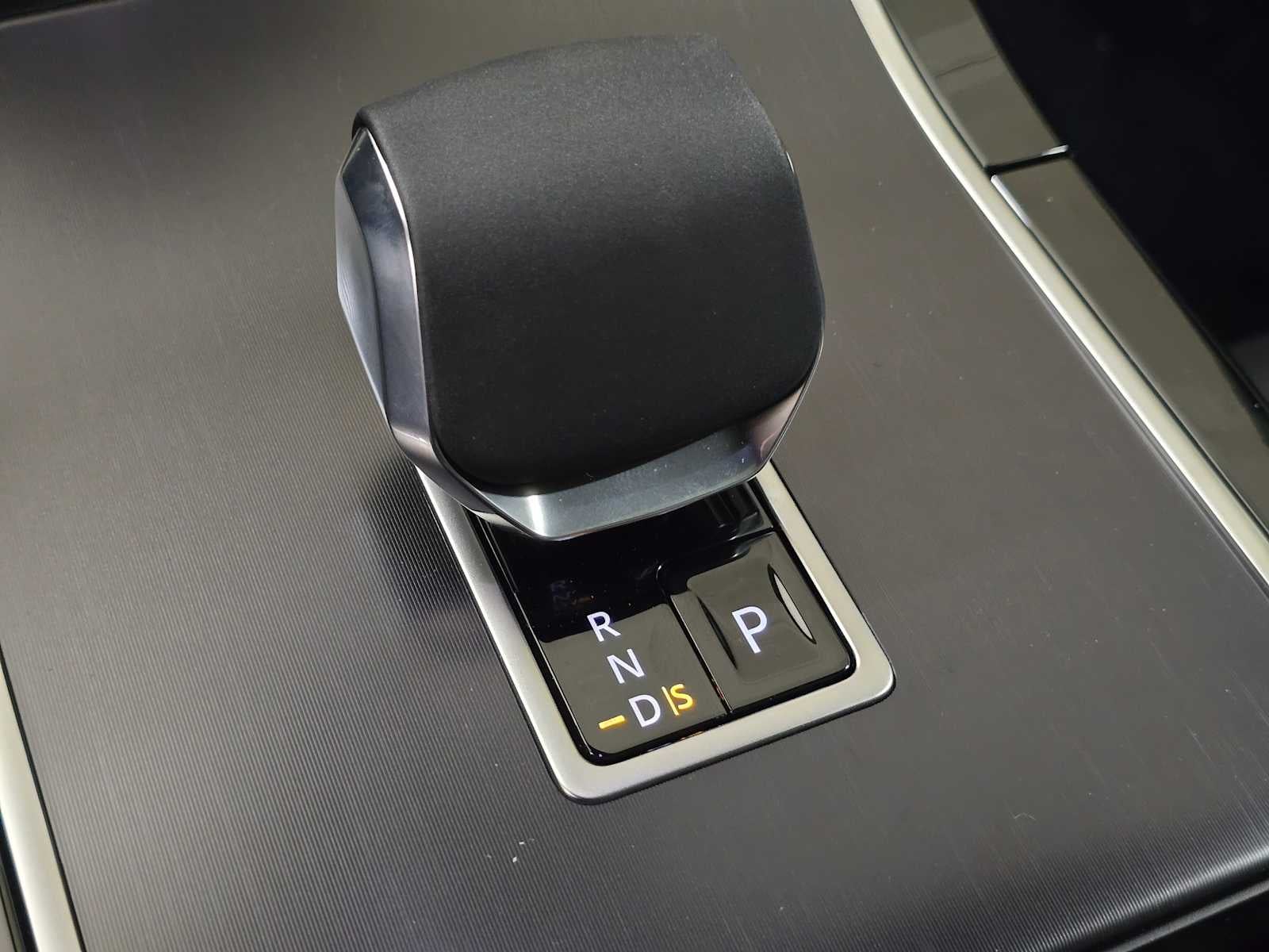 2026 Land Rover Range Rover Evoque Dynamic SE