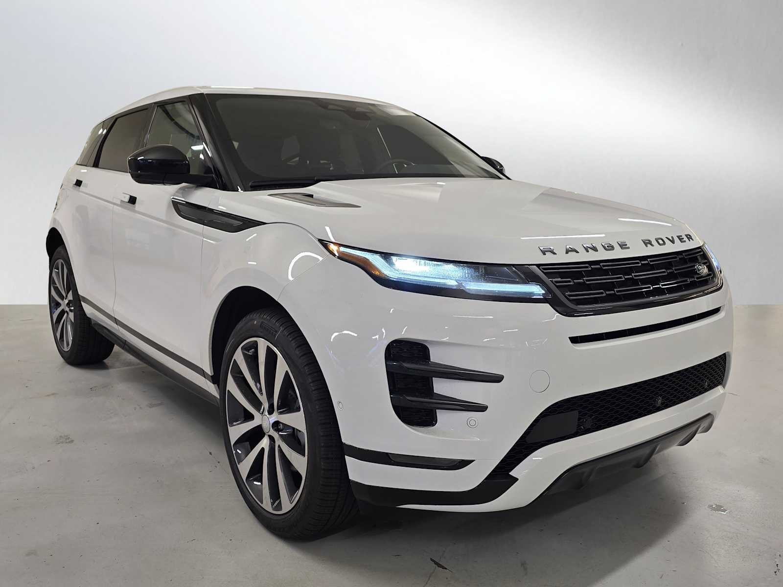 2026 Land Rover Range Rover Evoque Dynamic SE
