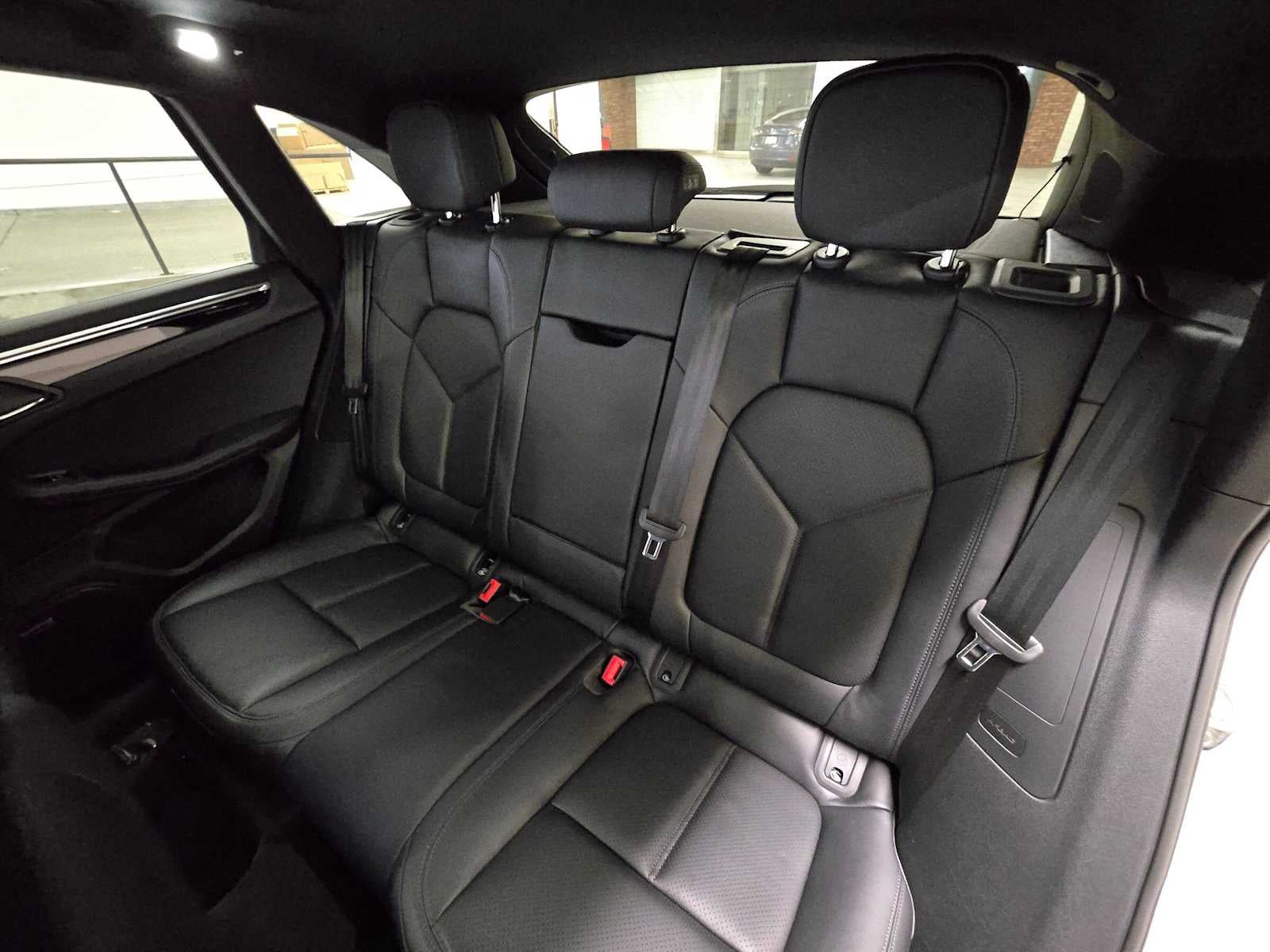 2025 Porsche Macan AWD