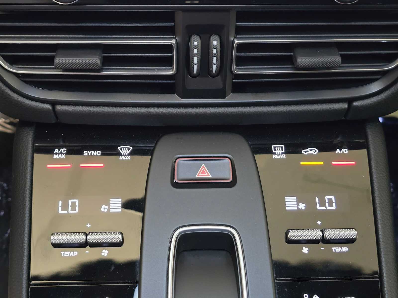 2025 Porsche Macan AWD