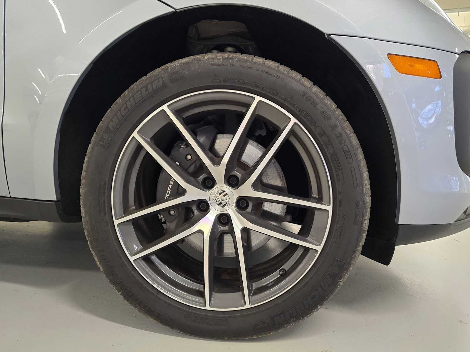 2025 Porsche Macan AWD