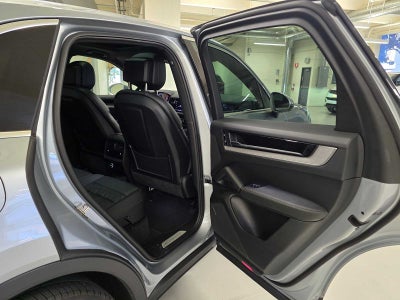 2024 Porsche Cayenne AWD