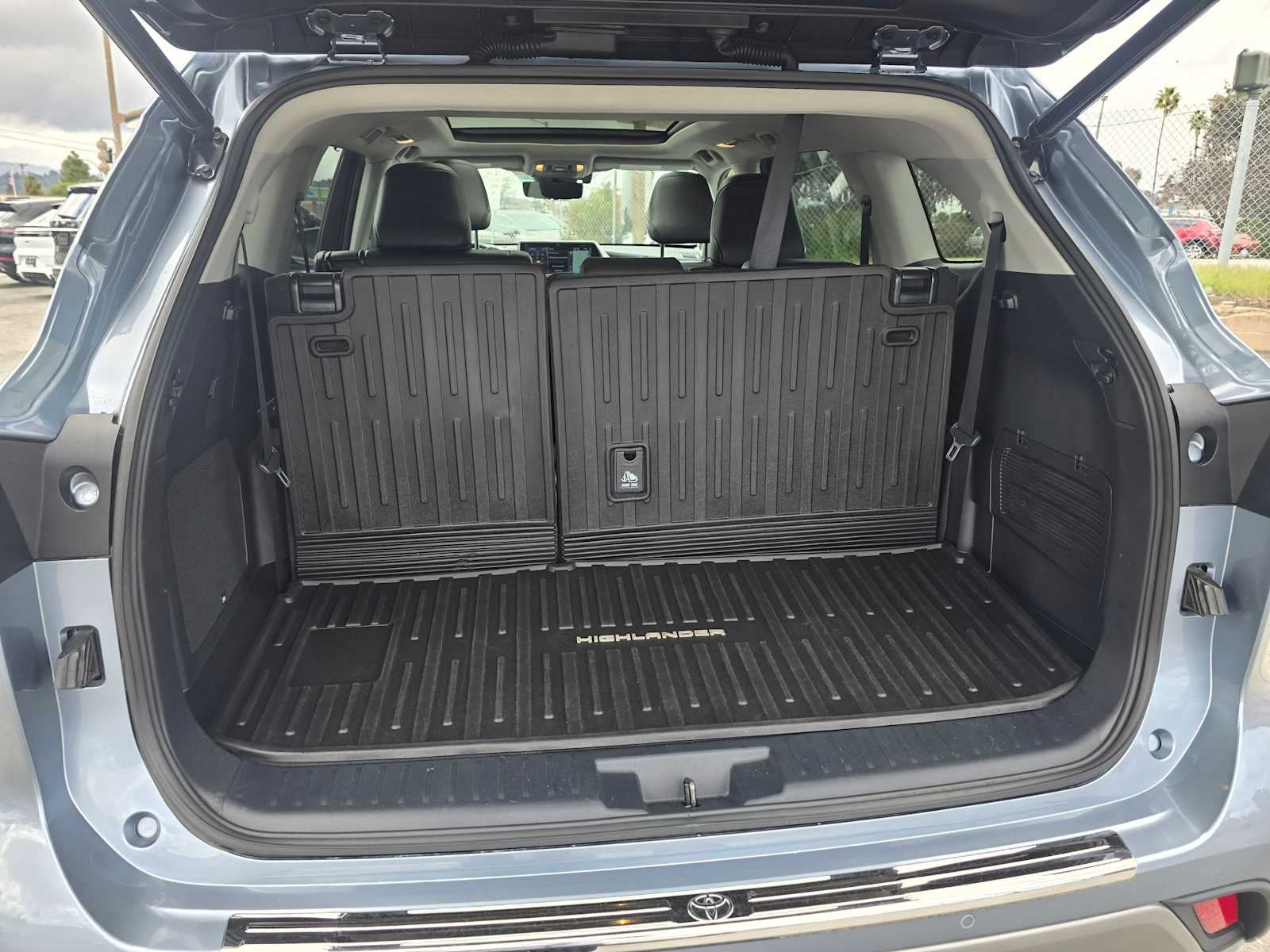 2022 Toyota Highlander Hybrid Platinum