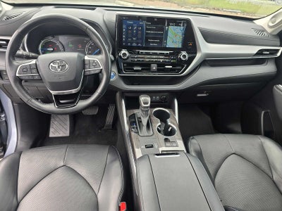 2022 Toyota Highlander Hybrid Platinum