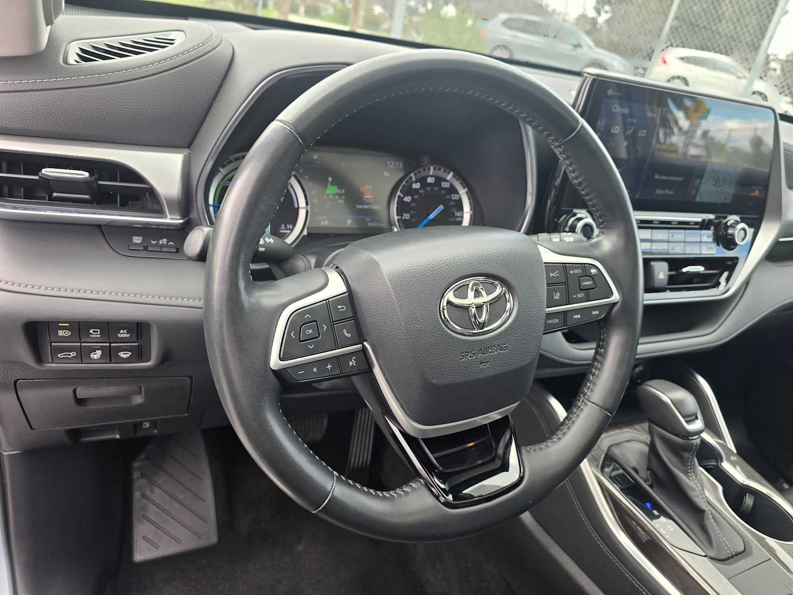 2022 Toyota Highlander Hybrid Platinum