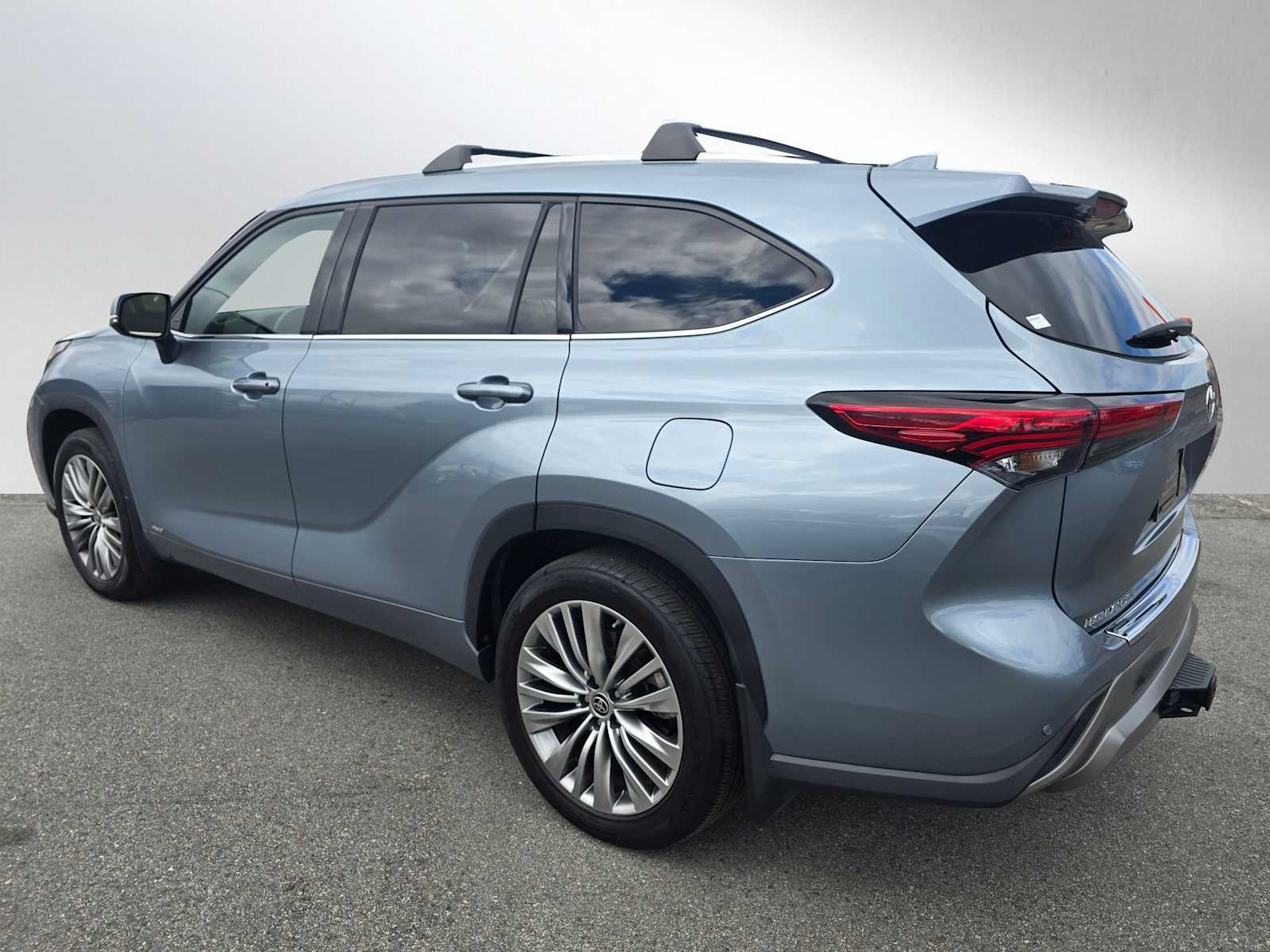 2022 Toyota Highlander Hybrid Platinum