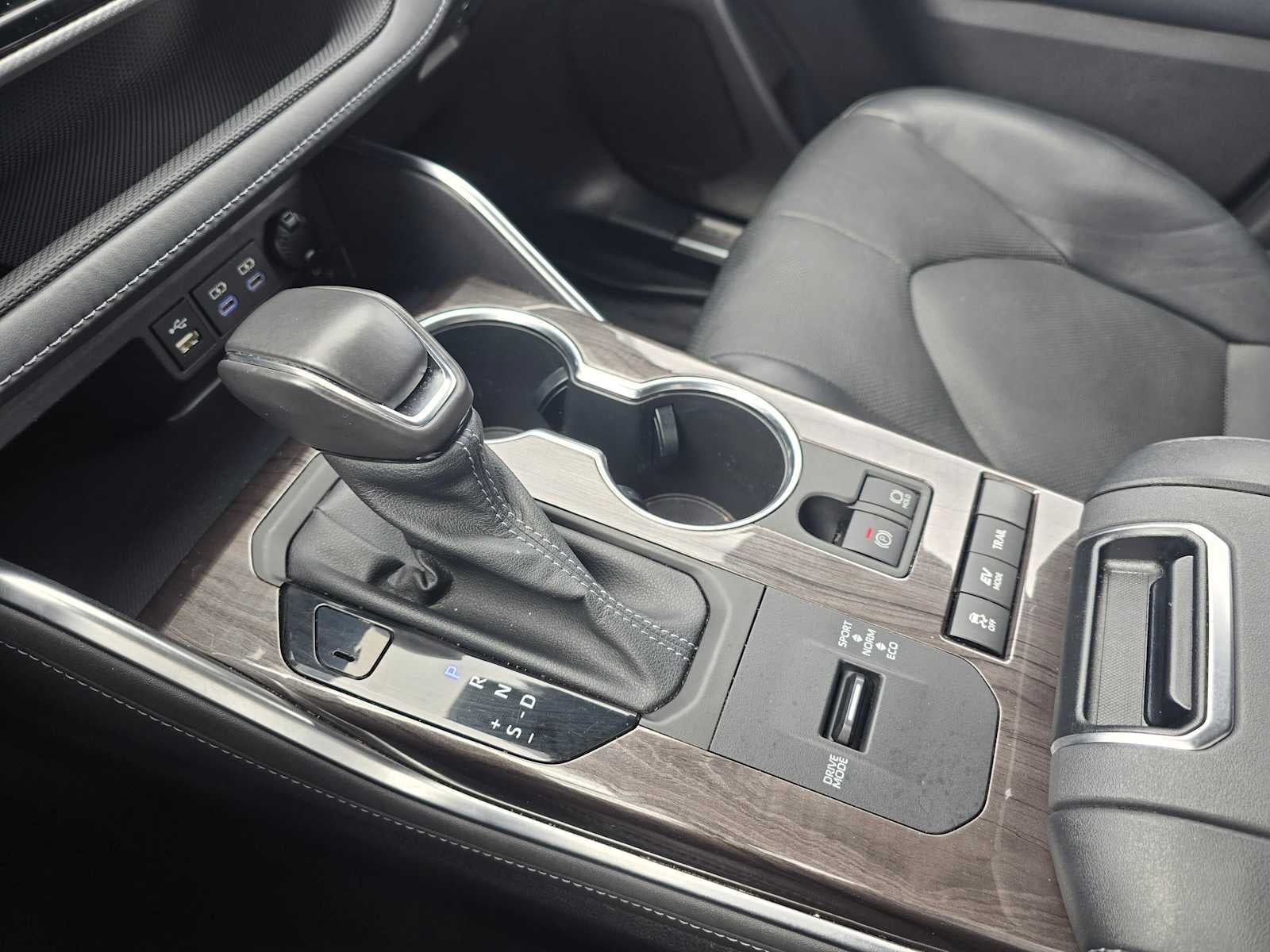 2022 Toyota Highlander Hybrid Platinum