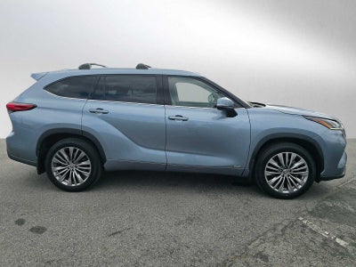 2022 Toyota Highlander Hybrid Platinum