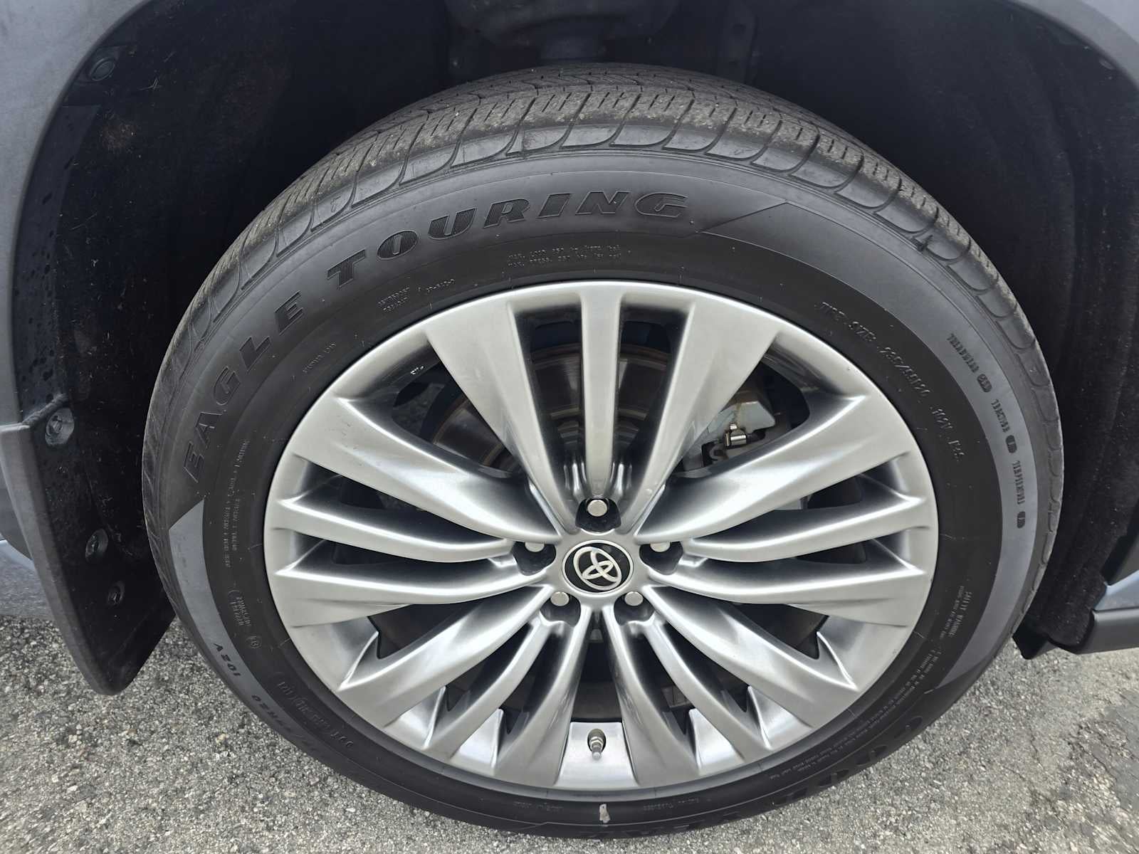 2022 Toyota Highlander Hybrid Platinum