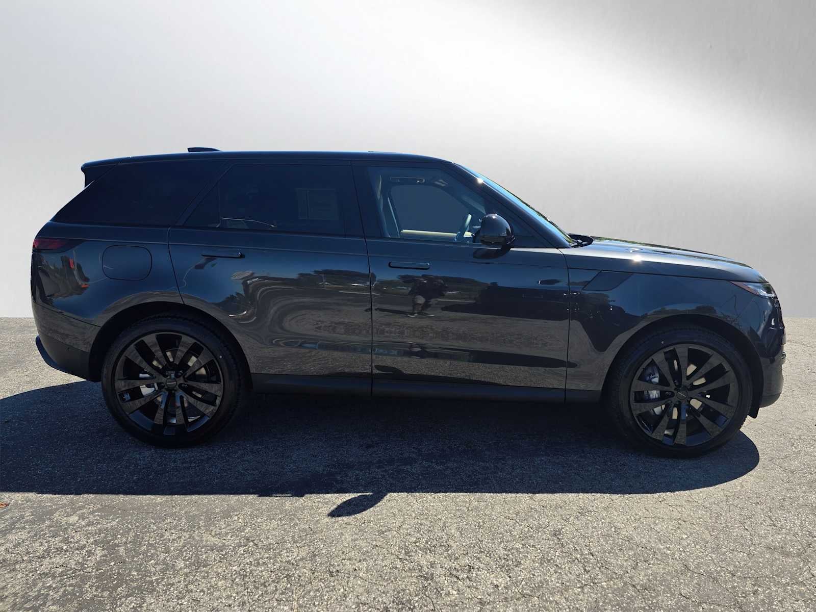 2026 Land Rover Range Rover Sport SE