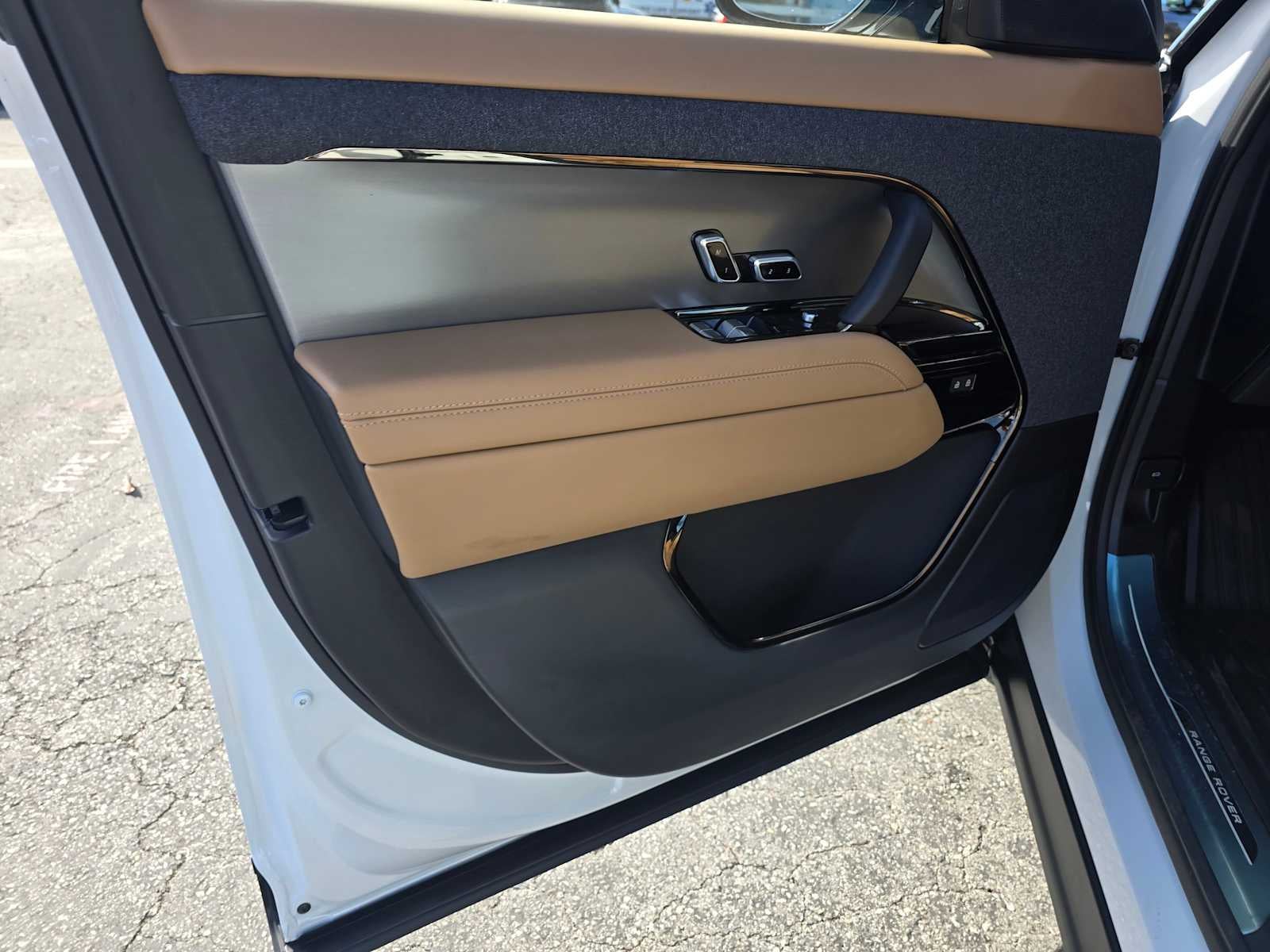 2026 Land Rover Range Rover Sport SE