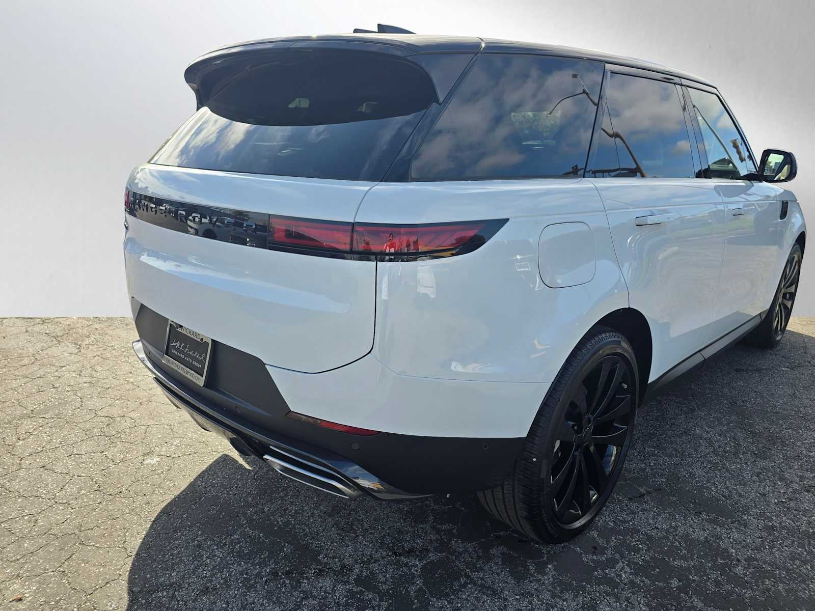2026 Land Rover Range Rover Sport SE
