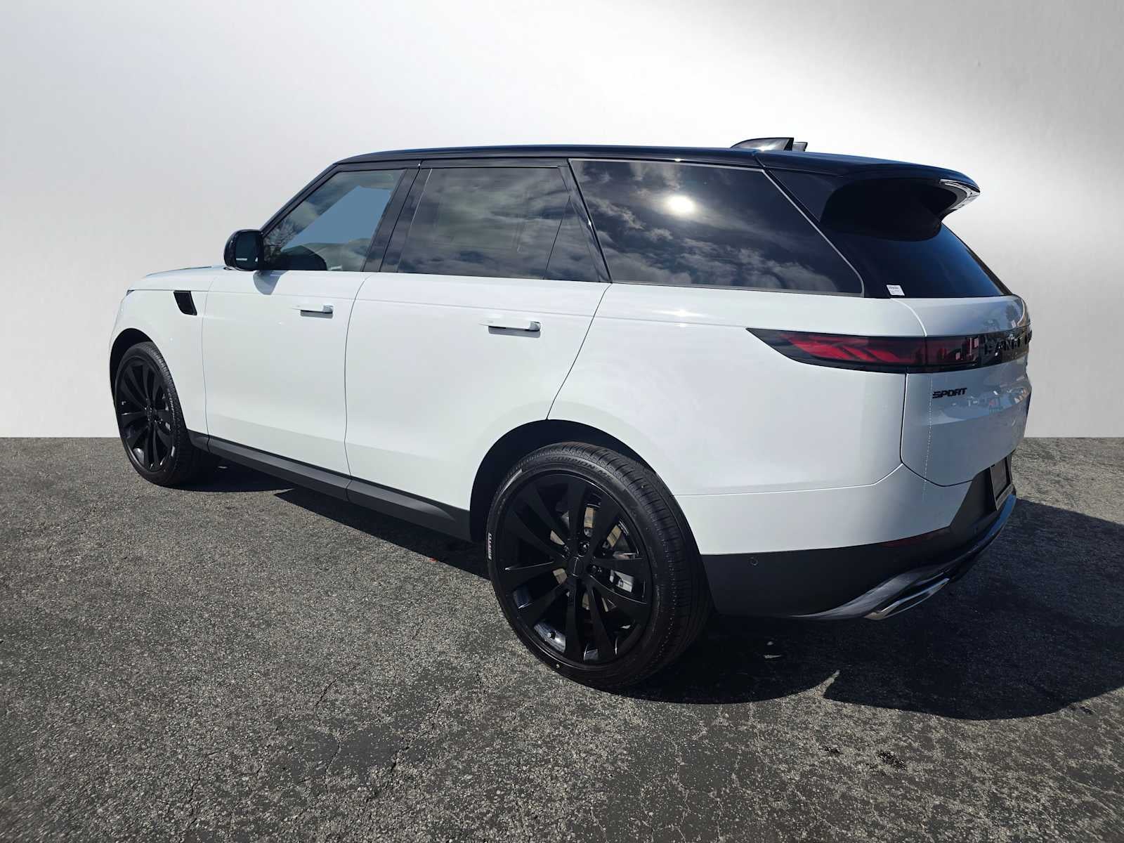 2026 Land Rover Range Rover Sport SE